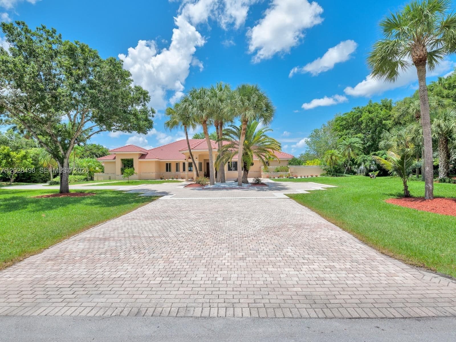 2710 WALKERS, Weston, FL