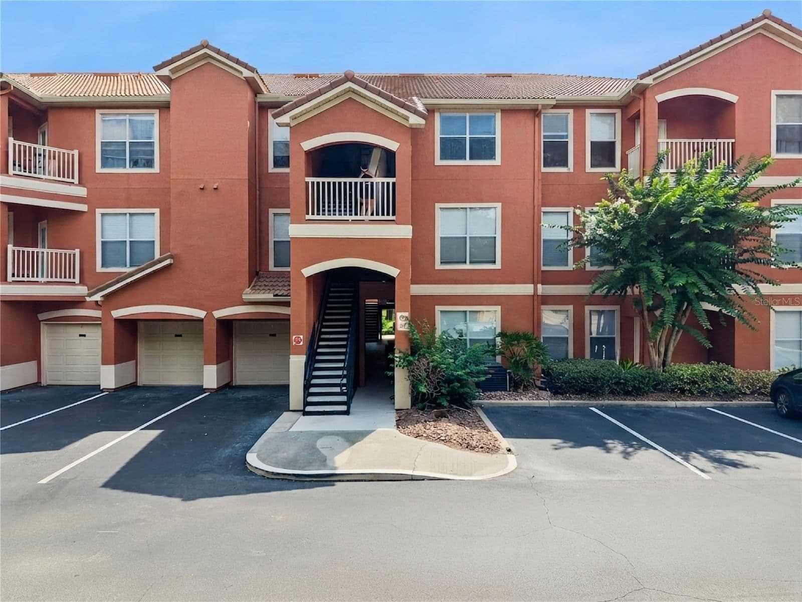 8813 VILLA VIEW