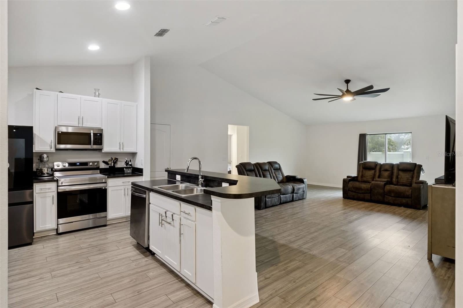 1041 BROOKS