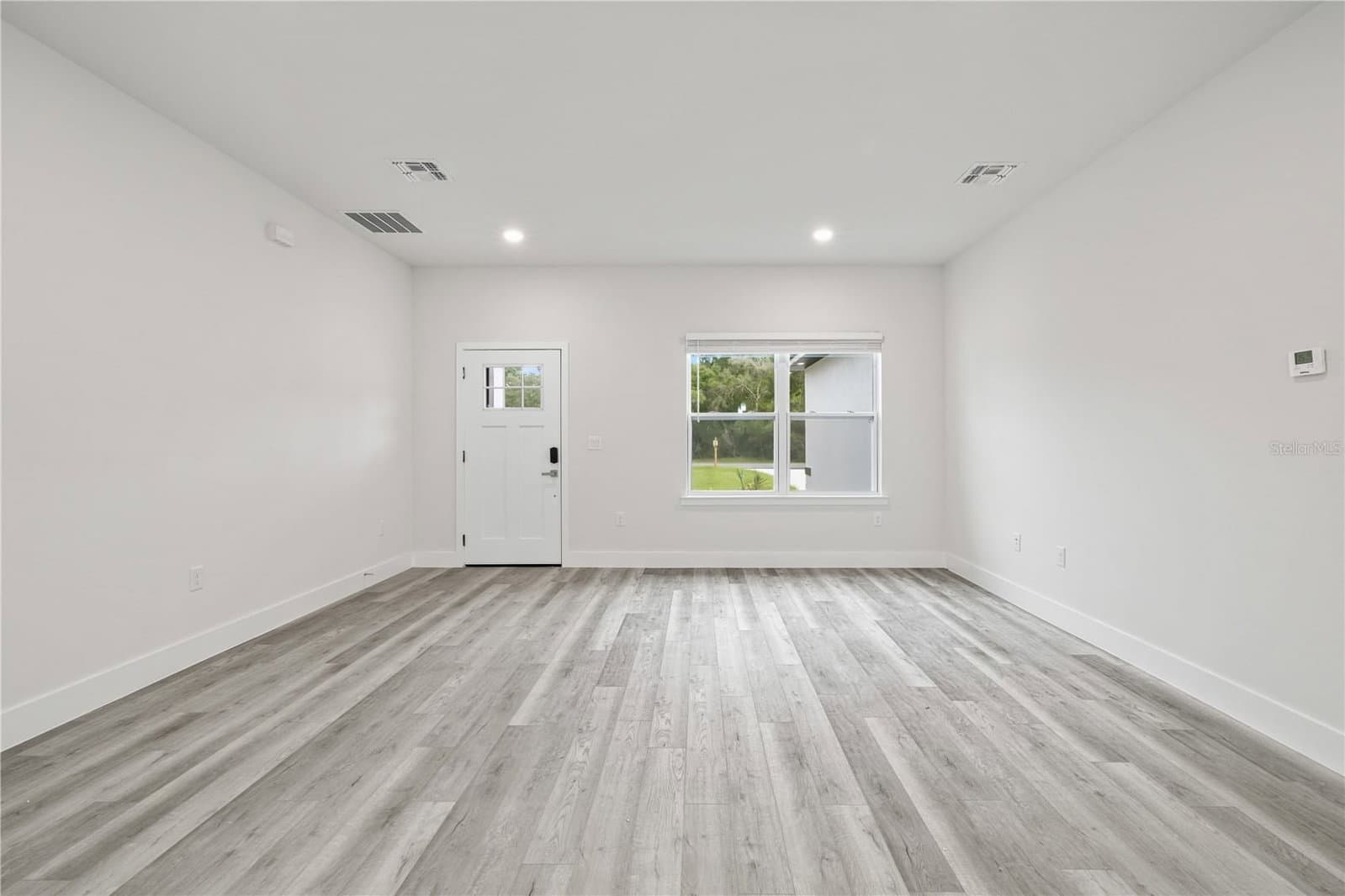 Photo 4 of 16497 31ST