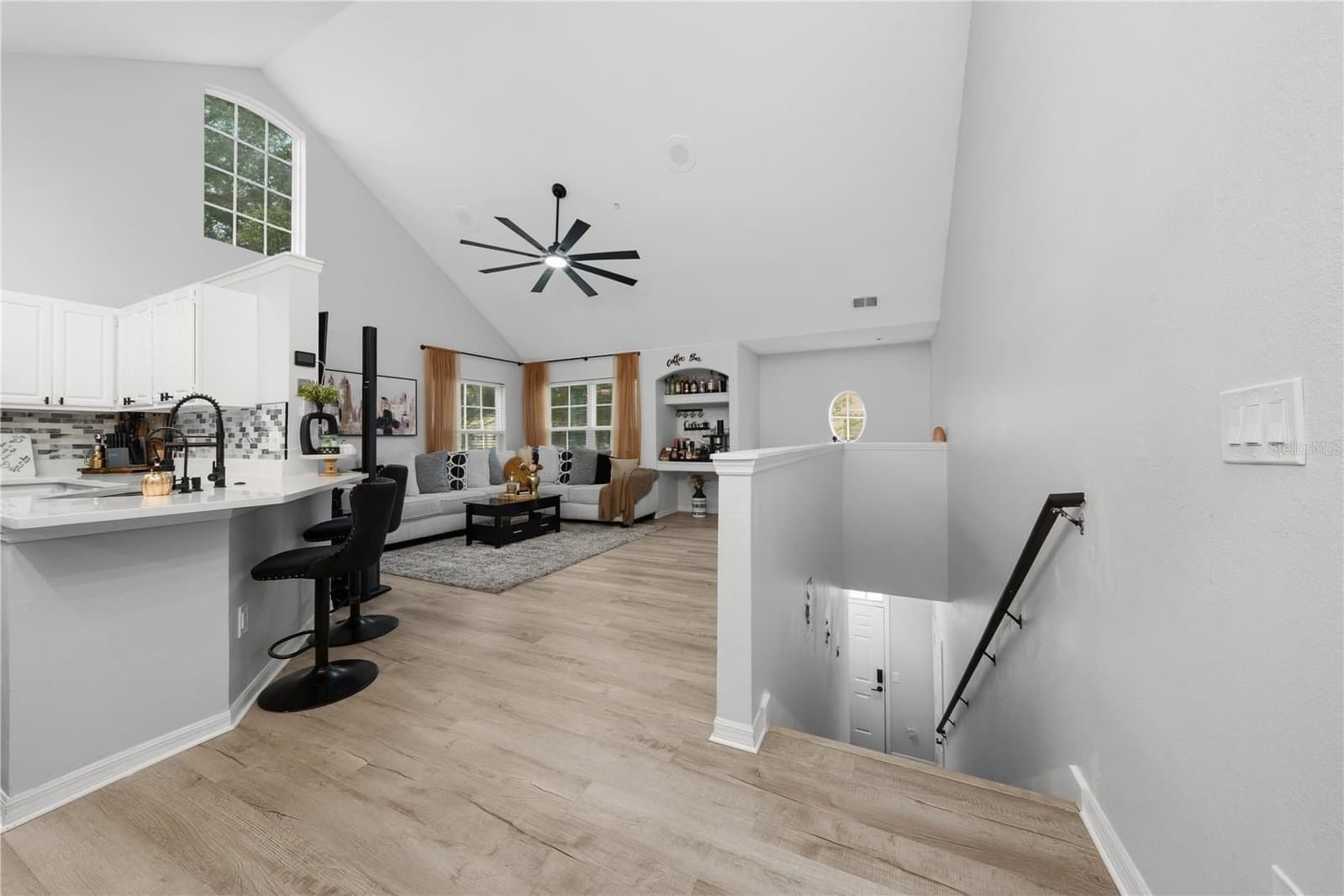 Photo 4 of 3432 WESTCHESTER SQUARE