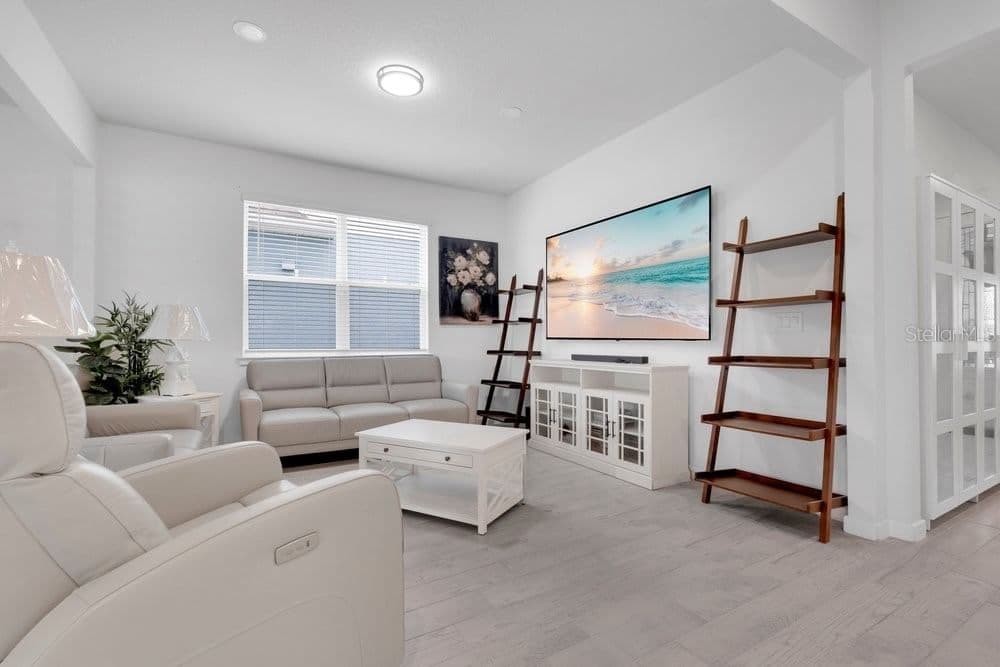 1457 GRAND PALM