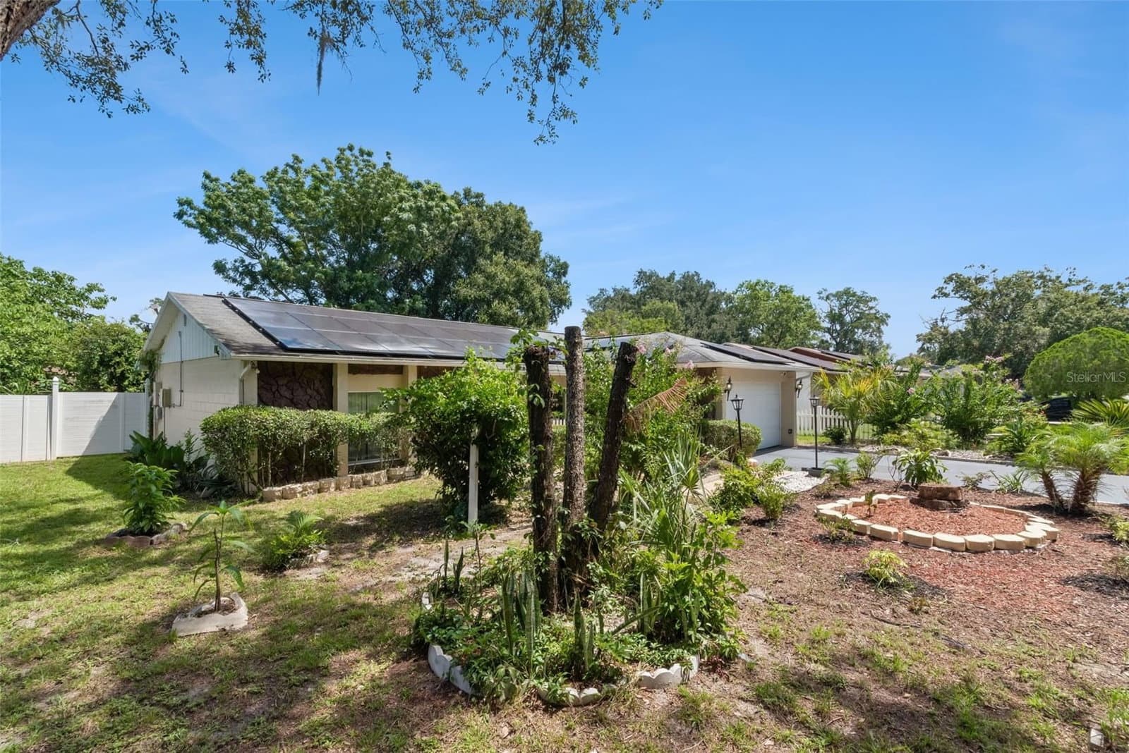 5851 HUTTON