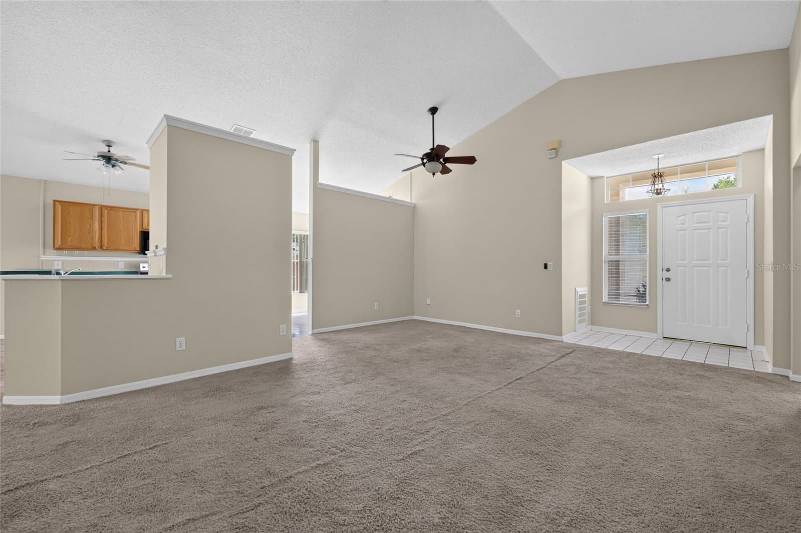 Photo 4 of 13617 EMERALDVIEW