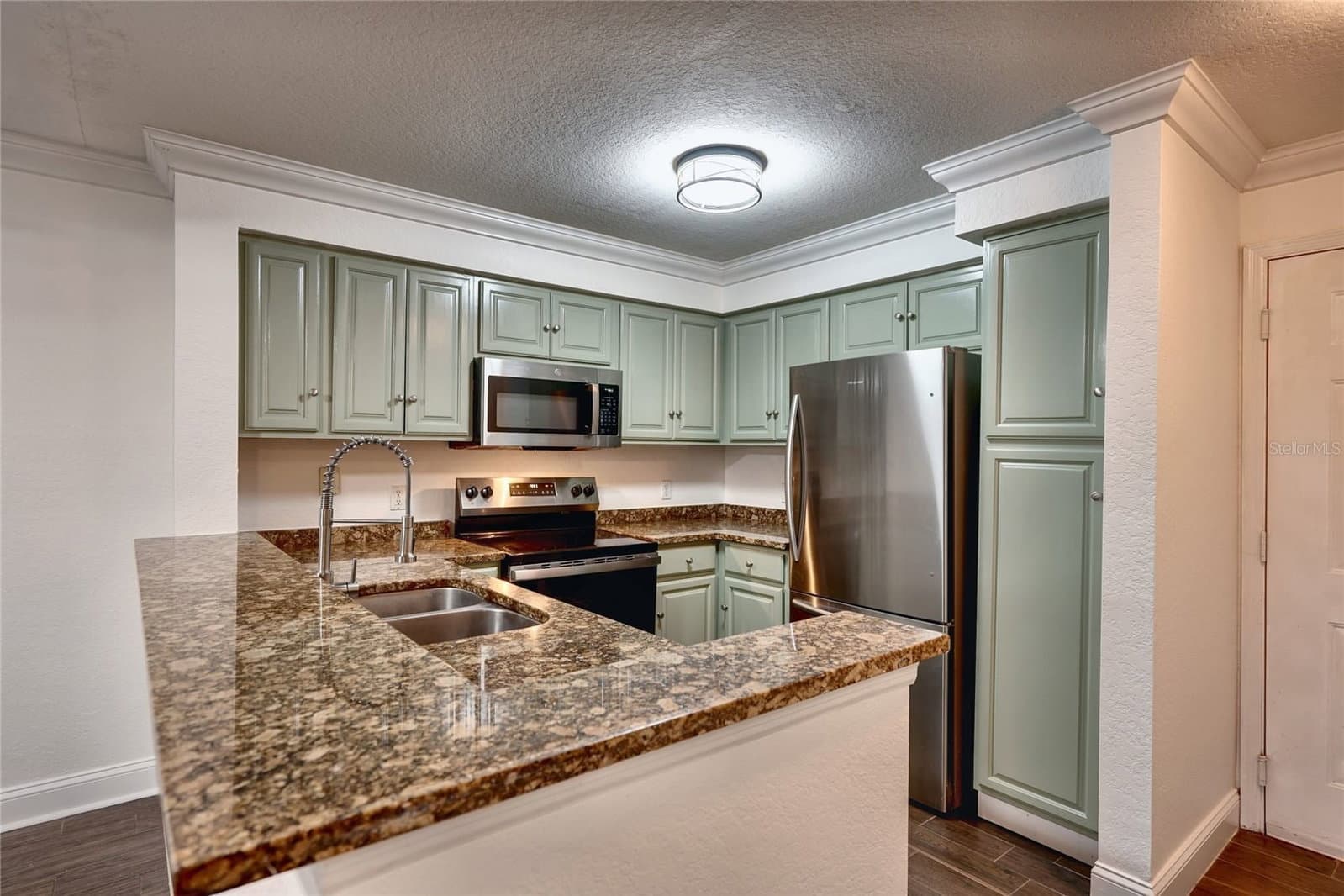 Photo 4 of 13815 FAIRWAY ISLAND