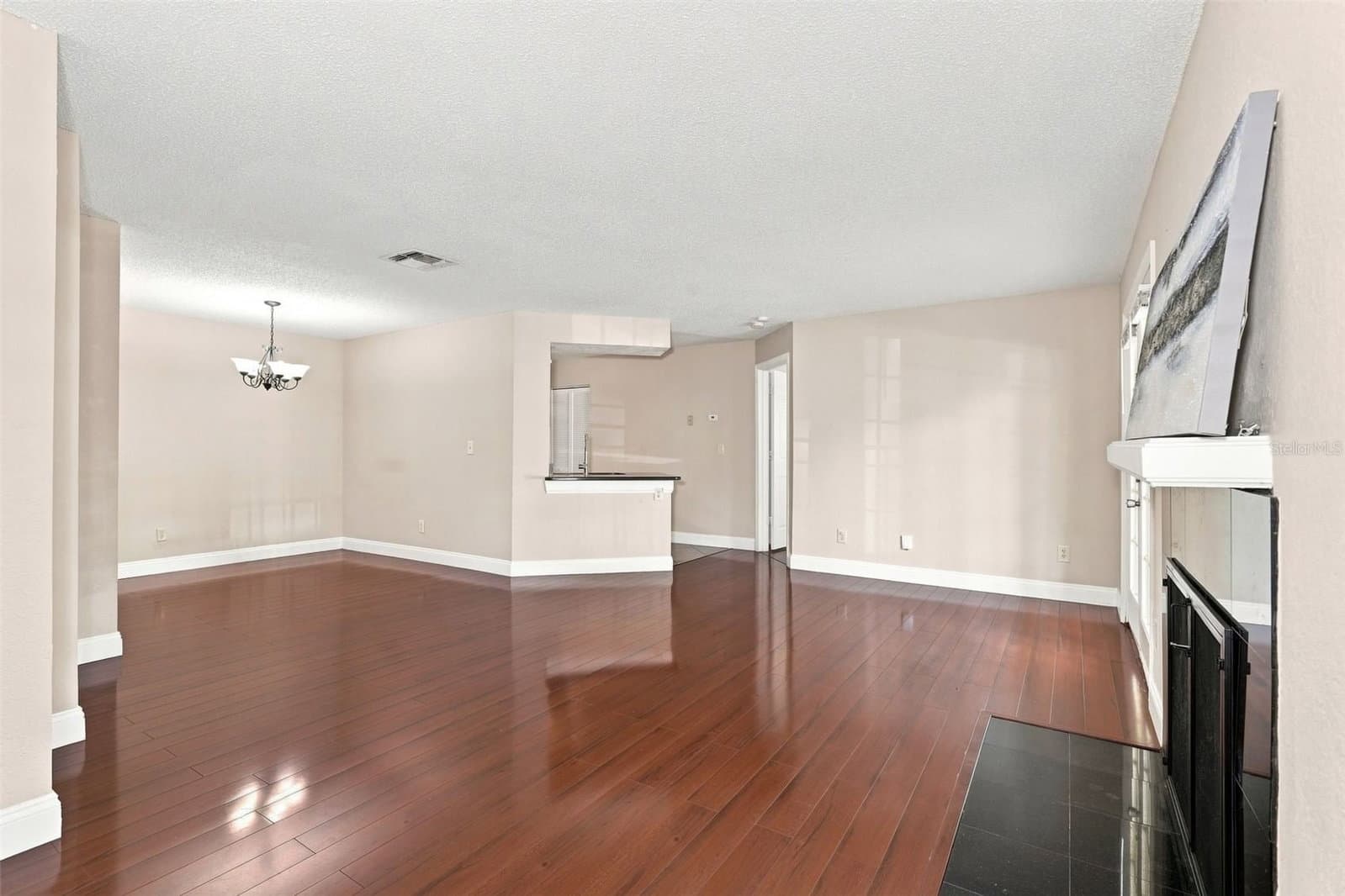 Photo 5 of 2550 ALAFAYA