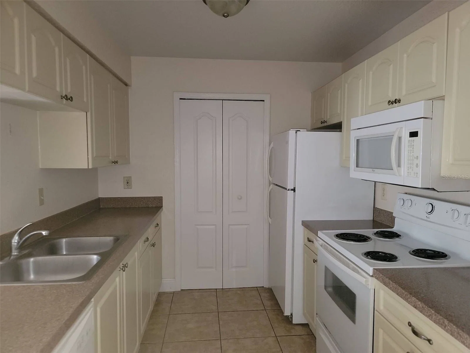 Photo 5 of 2550 ALAFAYA