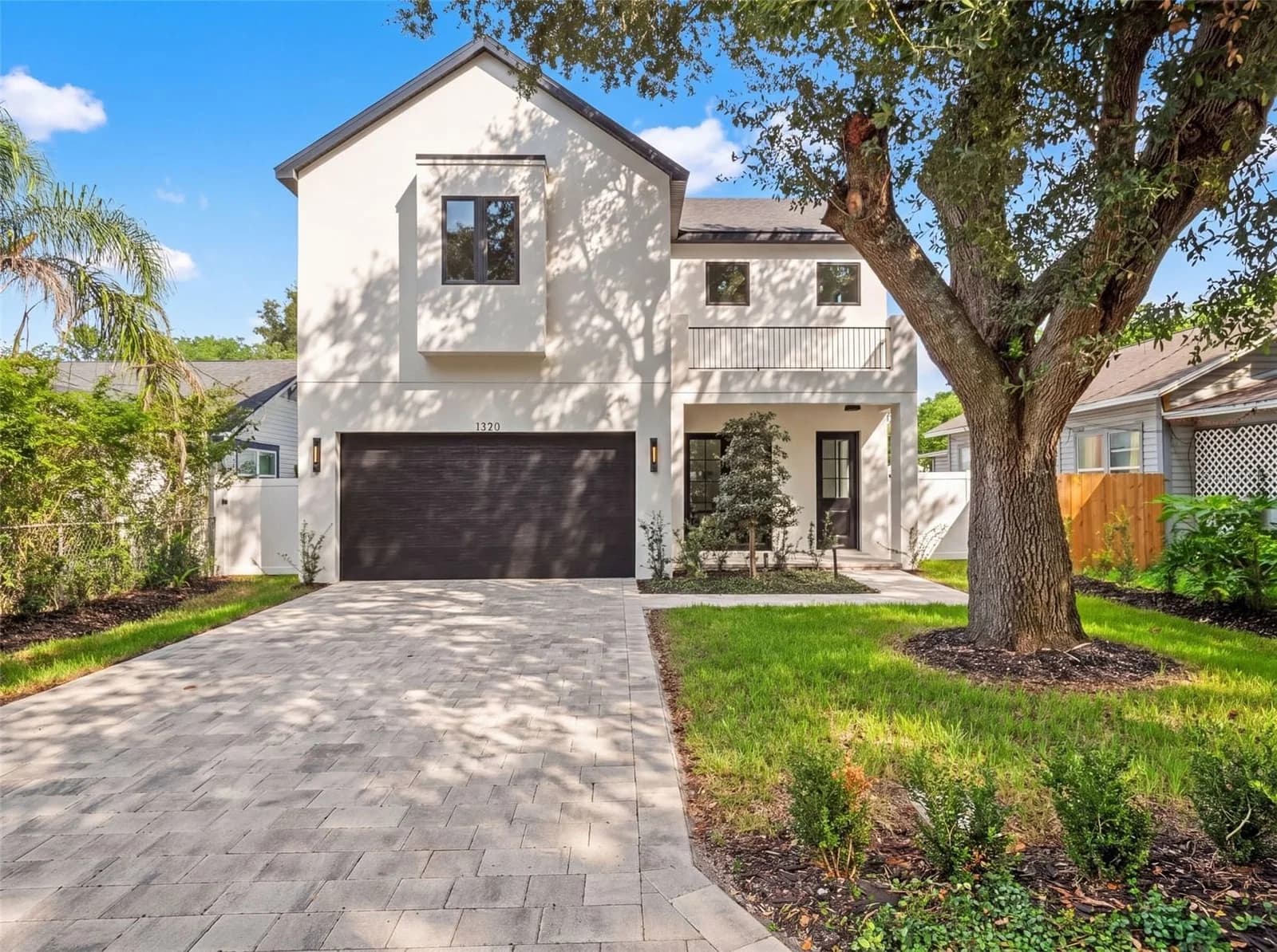 1320 CLOVERLAWN