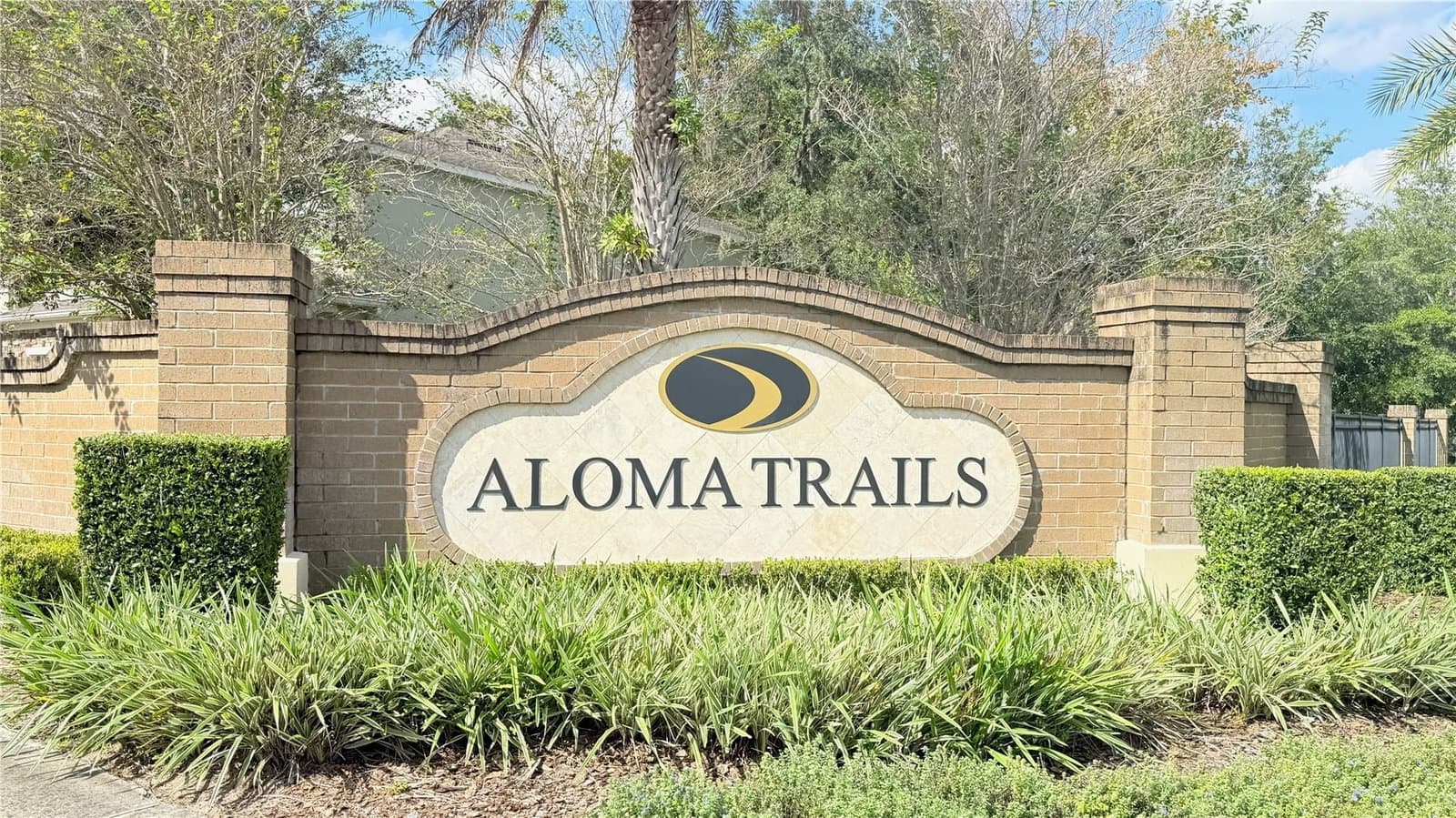 7605 ALOMA PINES
