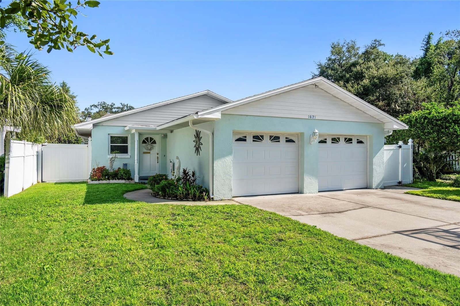 1621 CHESTNUT