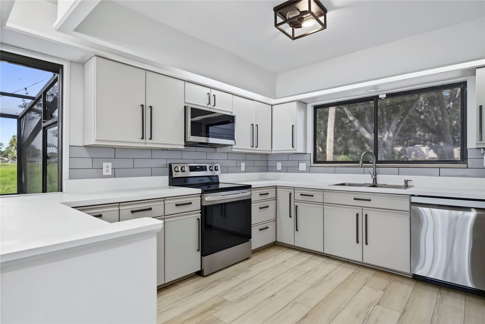 4572 LAKE ORLANDO