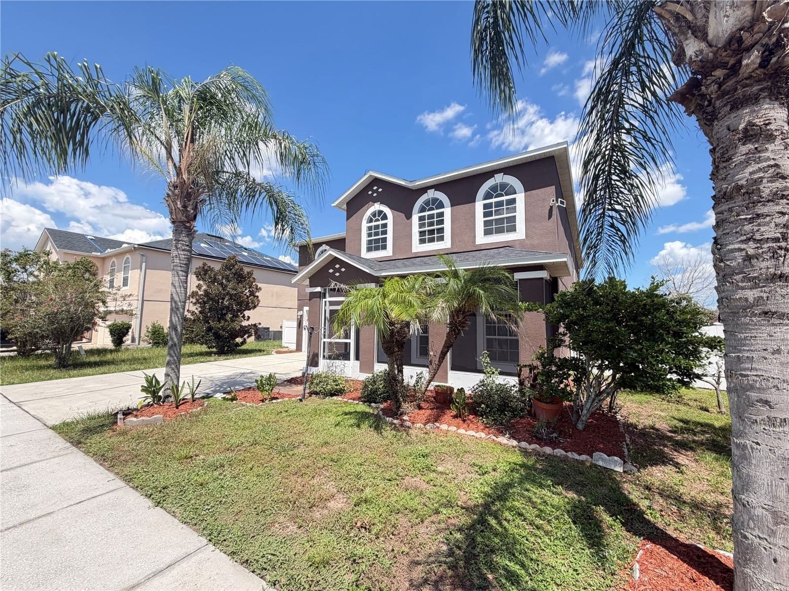 5604 ROYAL HILLS