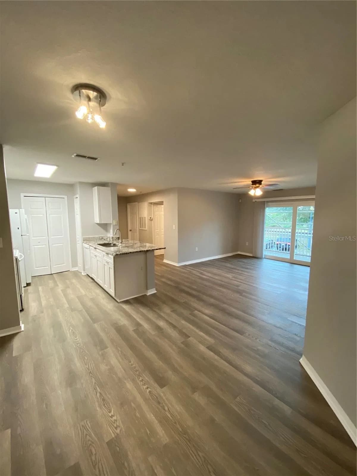 Photo 5 of 5479 VINELAND