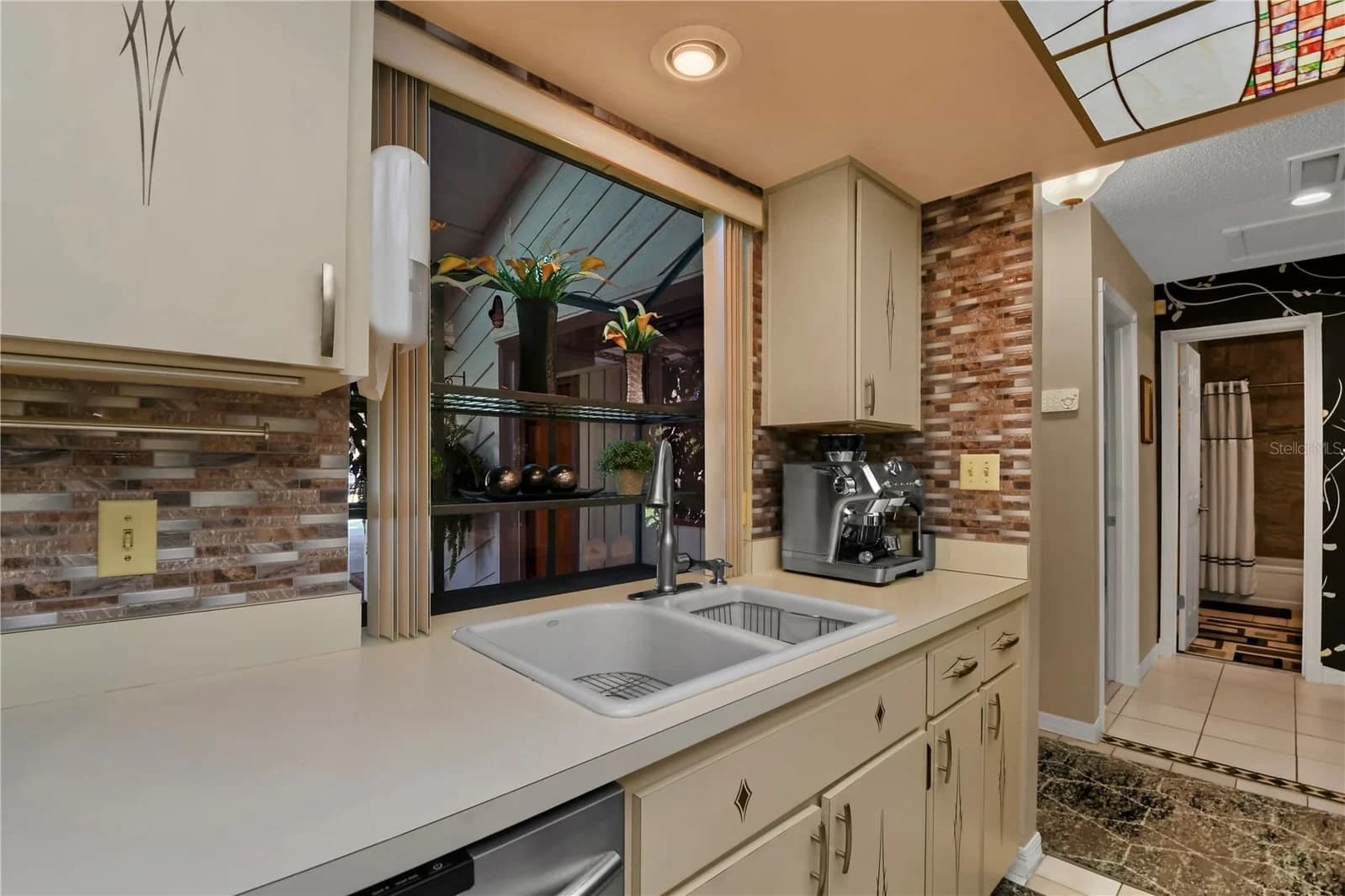 Photo 4 of 3884 VILLA ROSE