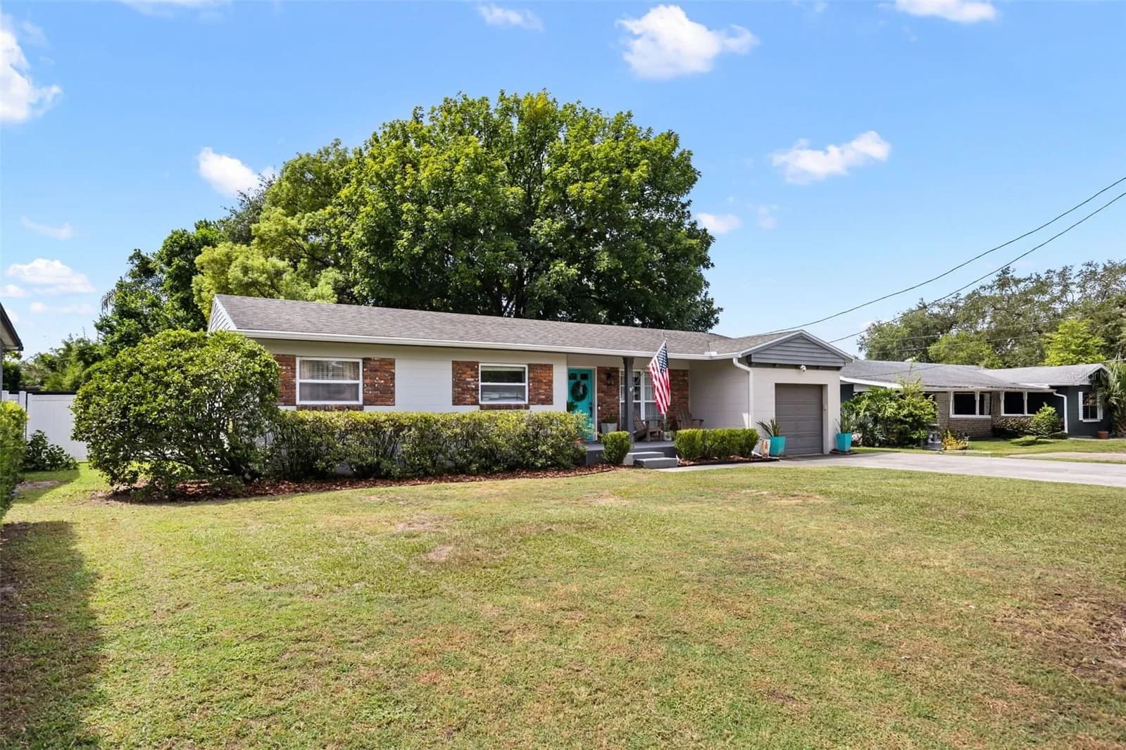 2126 ALBERT LEE