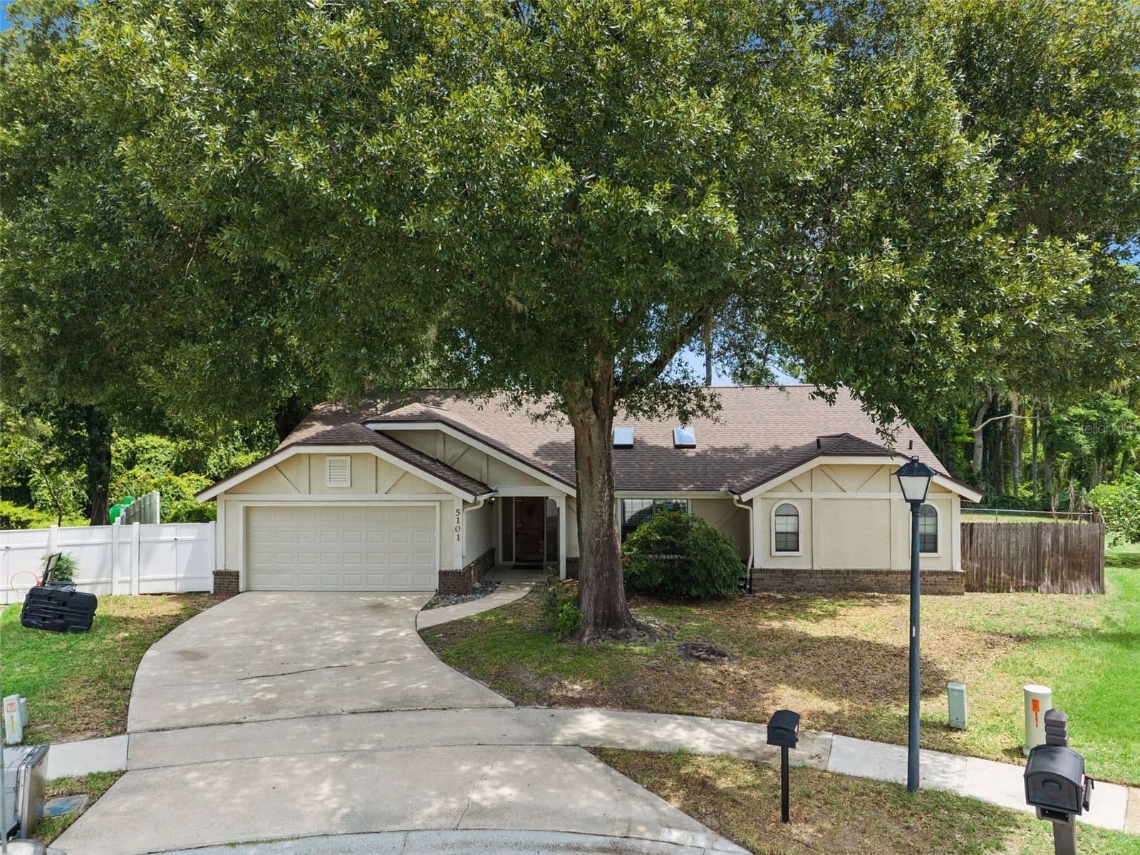 5101 GOLDENWOOD