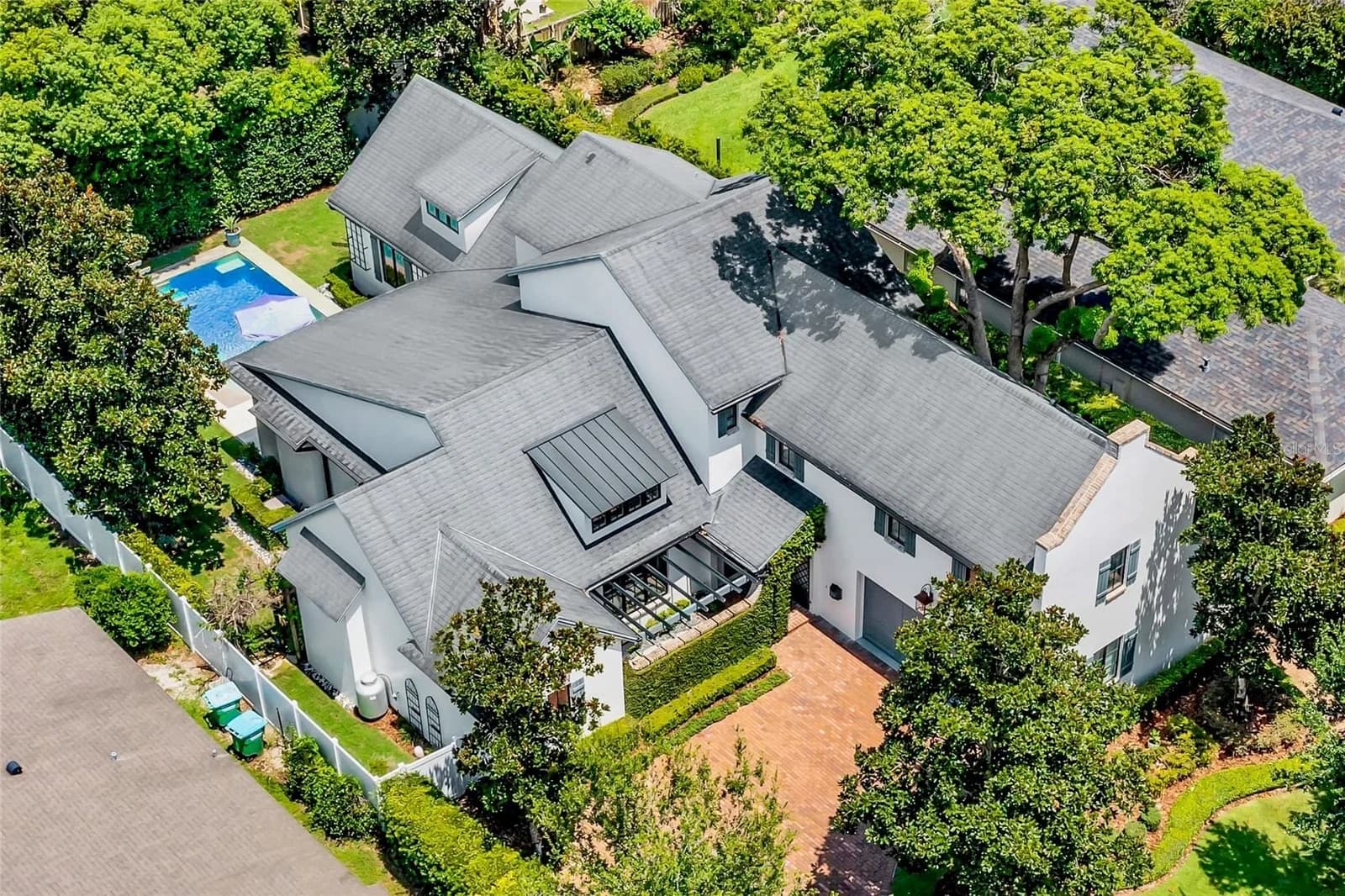 1597 OAKHURST