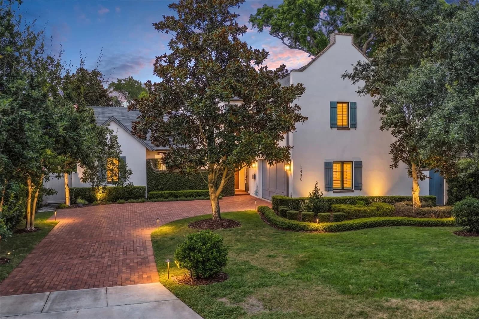 1597 OAKHURST