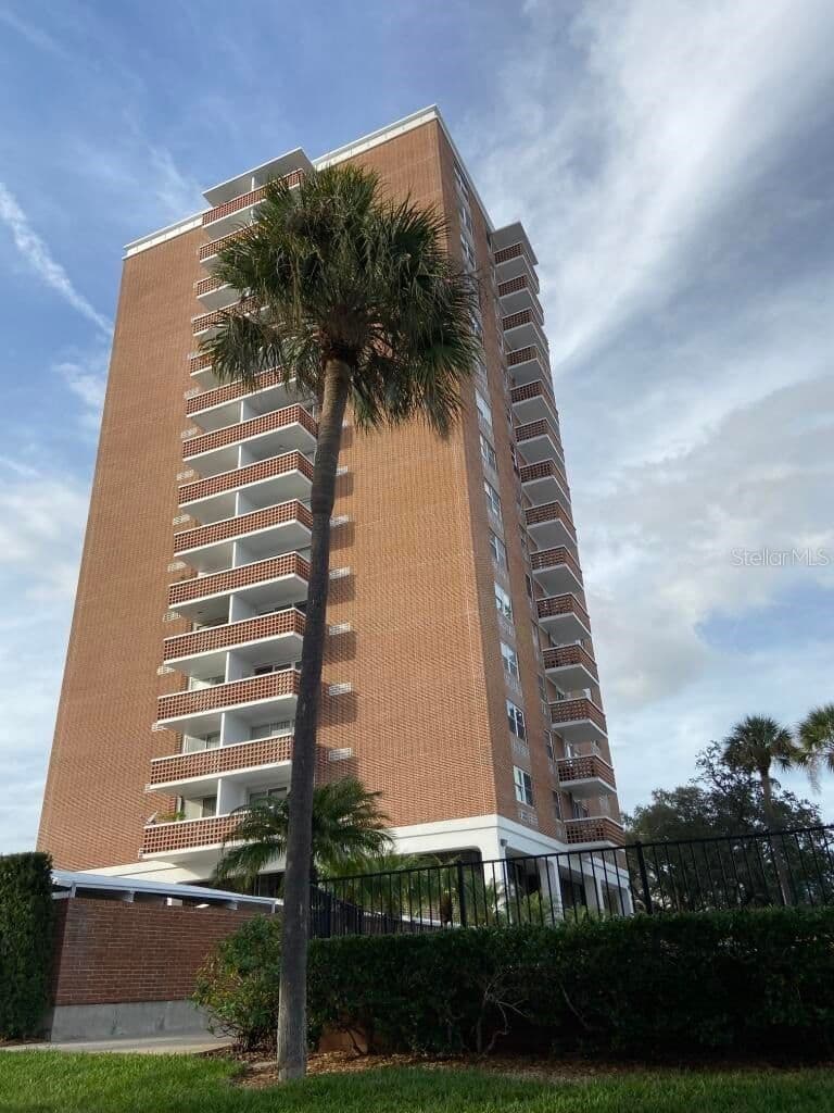 4015 BAYSHORE