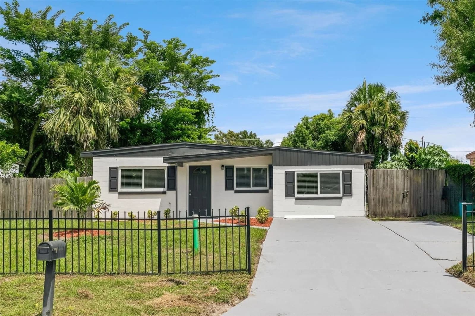 2821 AMELIA, Orlando, FL