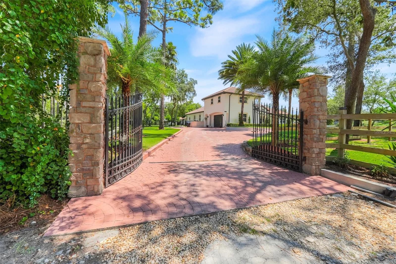 4943 APOPKA VINELAND ROAD