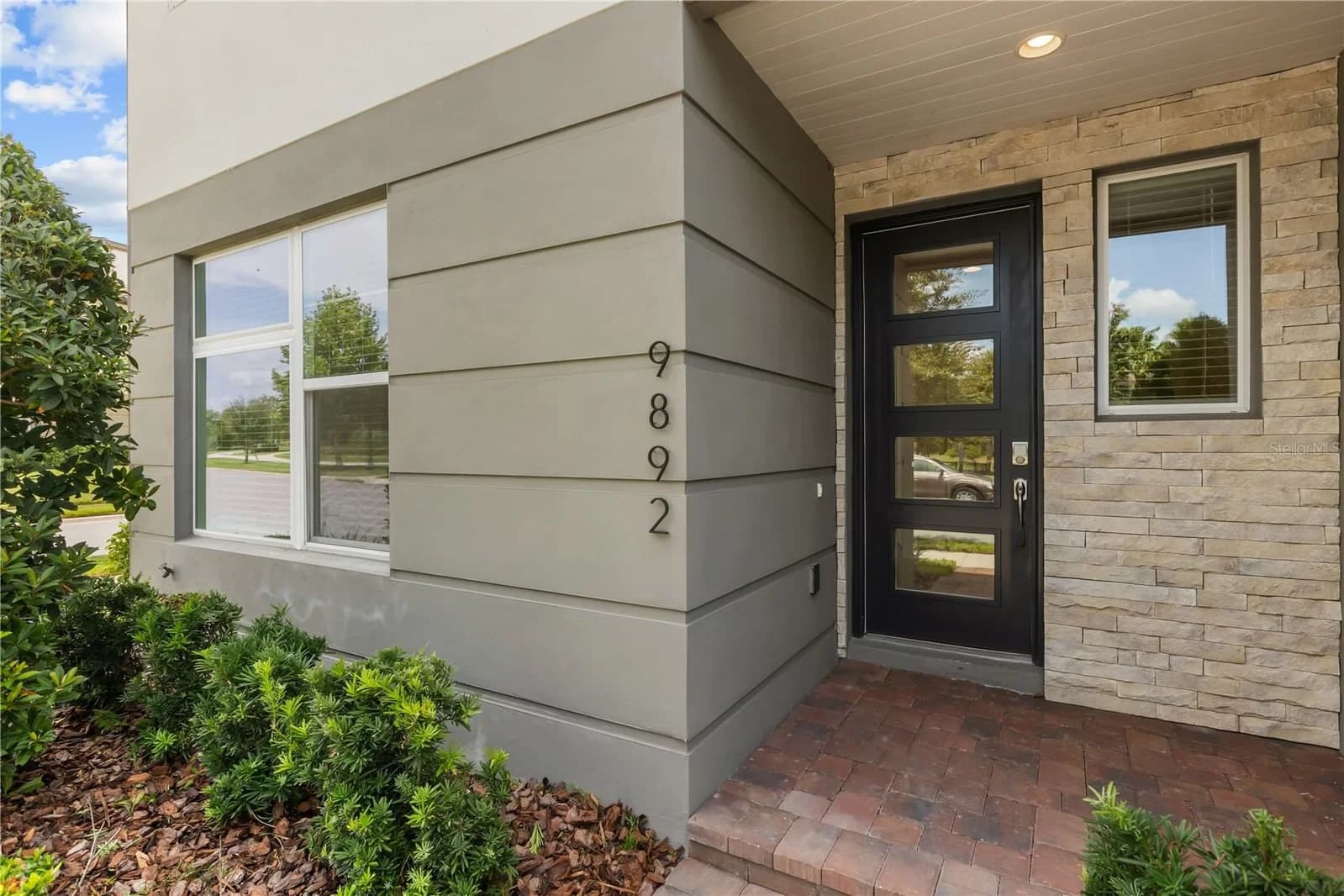9892 BUCKLOW HILL
