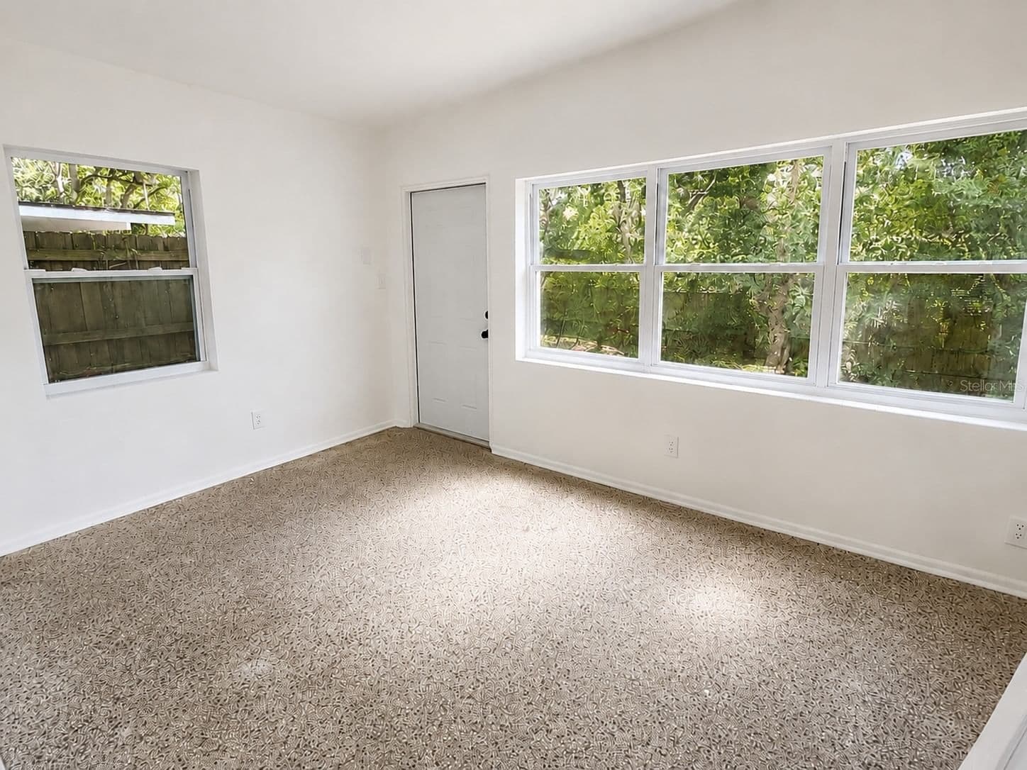 Photo 4 of 1605 DAUPHIN