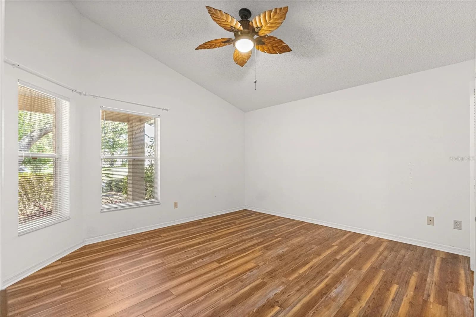 Photo 5 of 9093 91ST