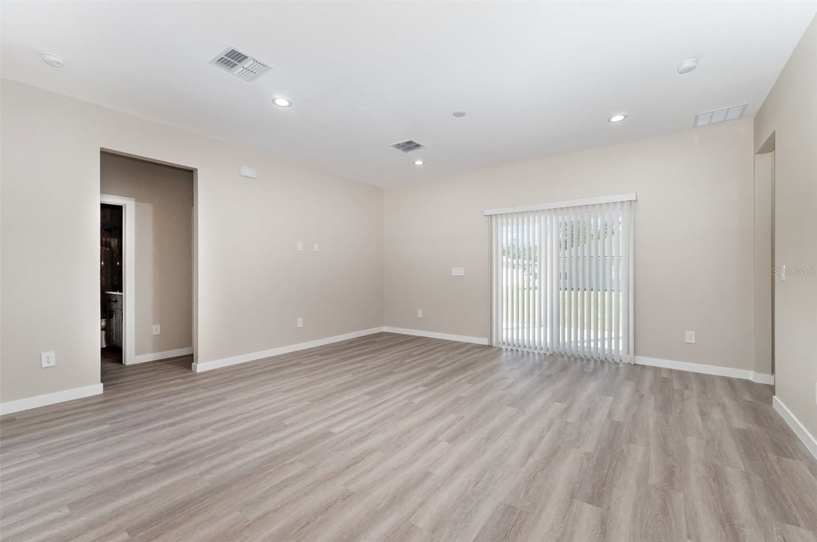Photo 5 of 15615 49TH AVENUE