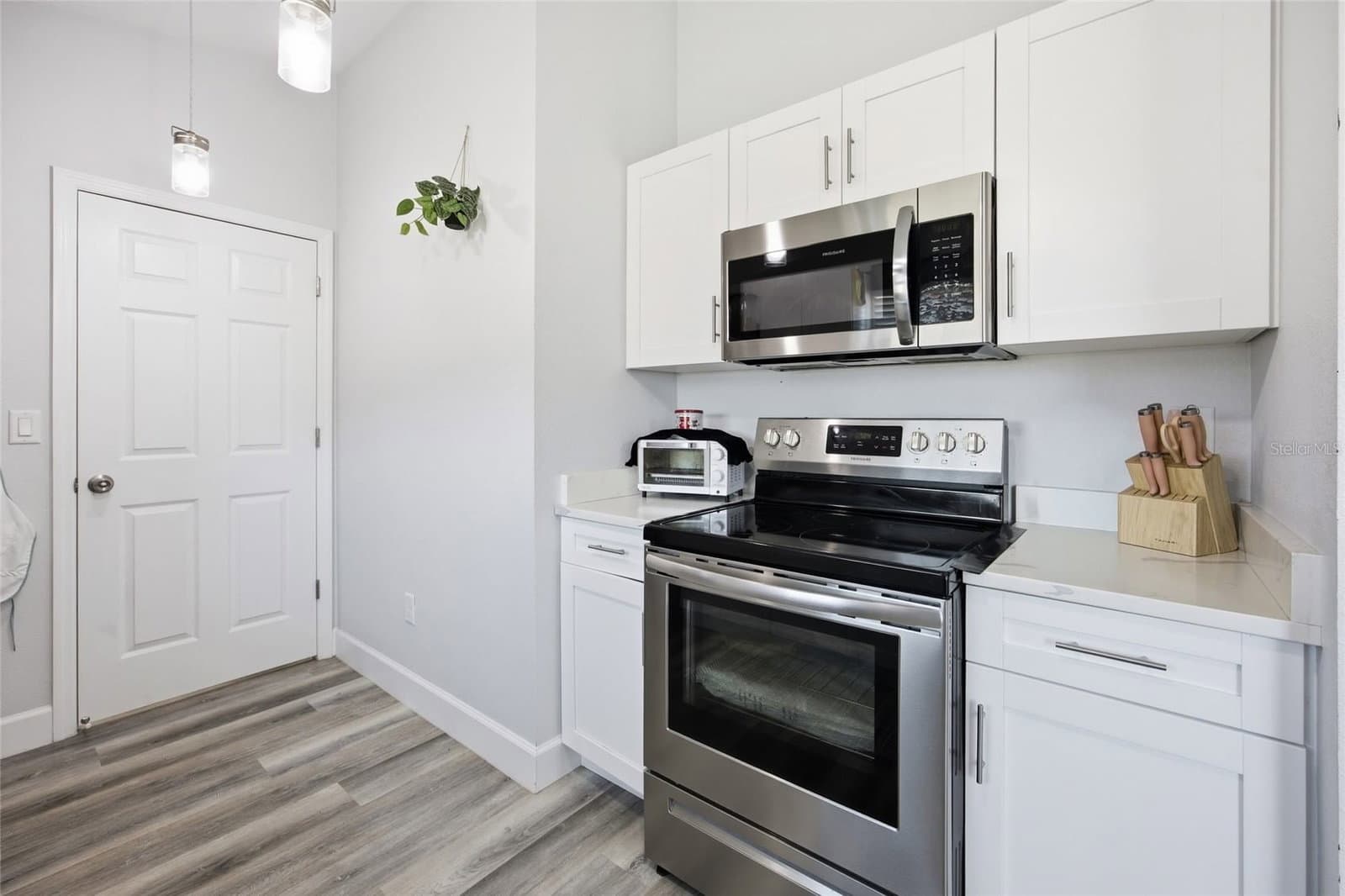 Photo 5 of 14960 33RD