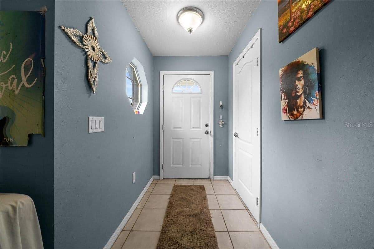 9 PINE CIRCLE