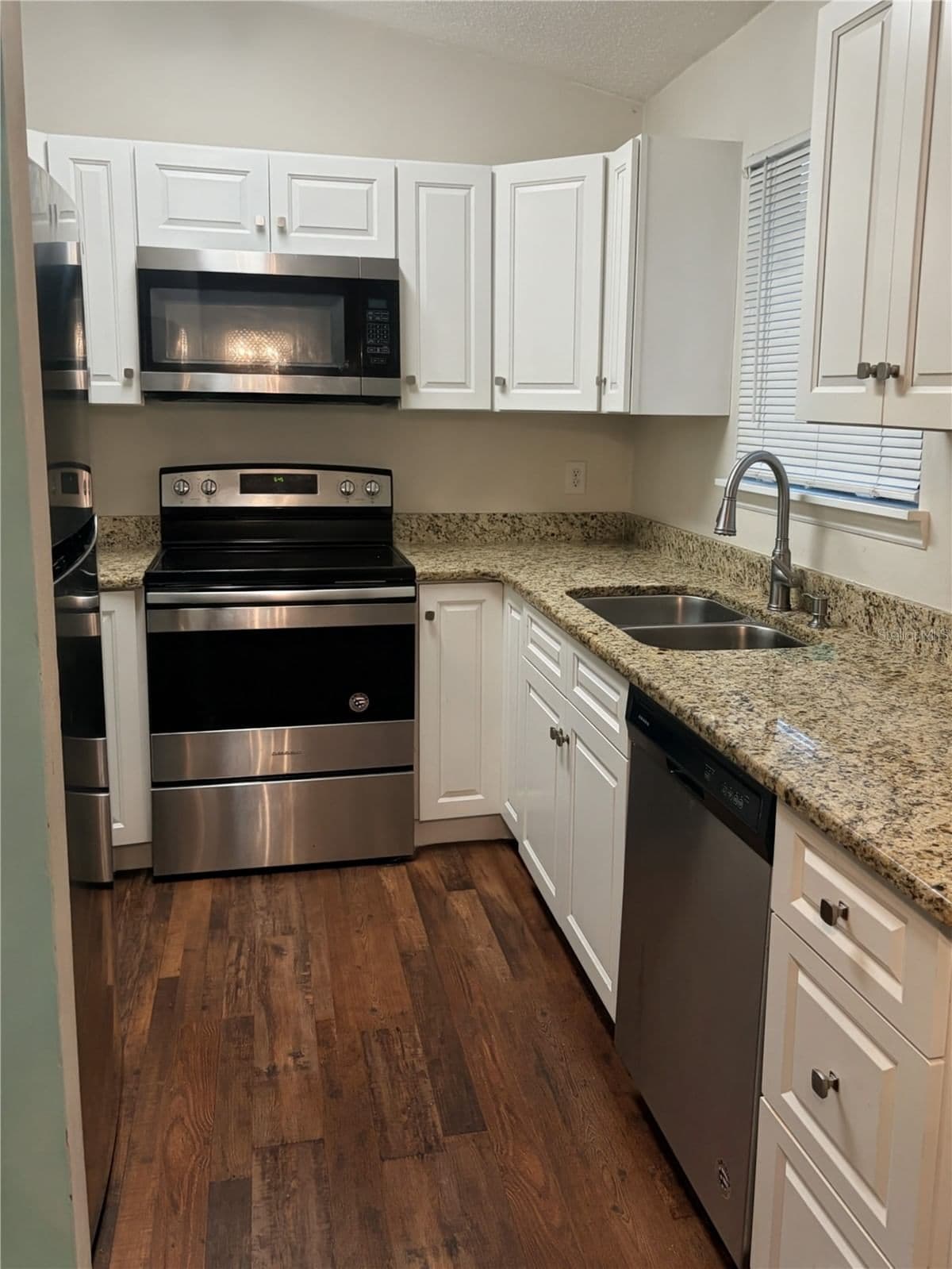 Photo 5 of 2404 32ND