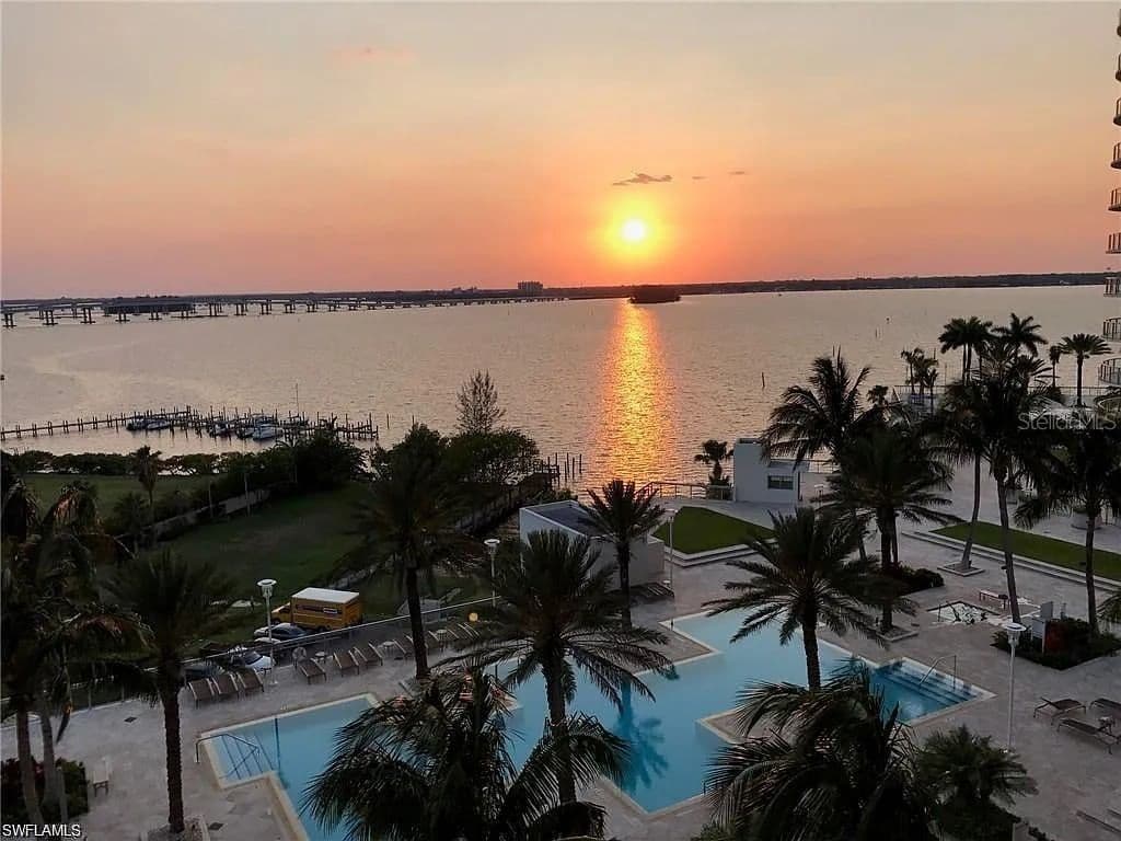 3000 OASIS GRAND, Fort Myers, FL