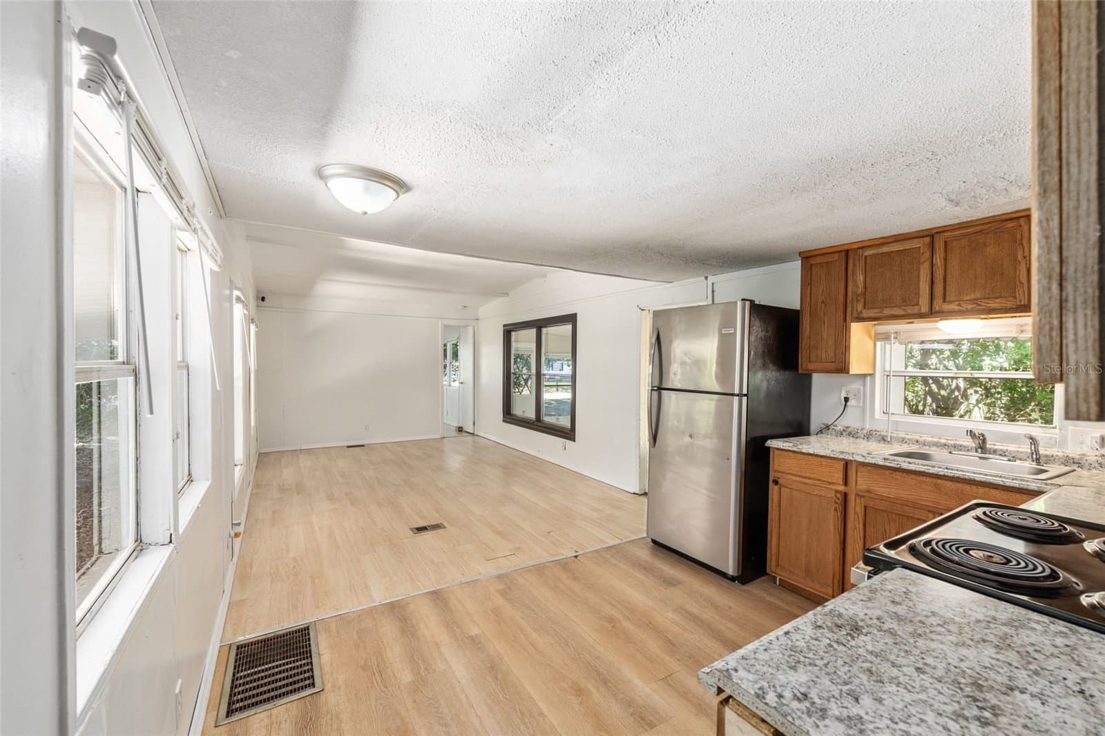 Photo 4 of 2901 91ST