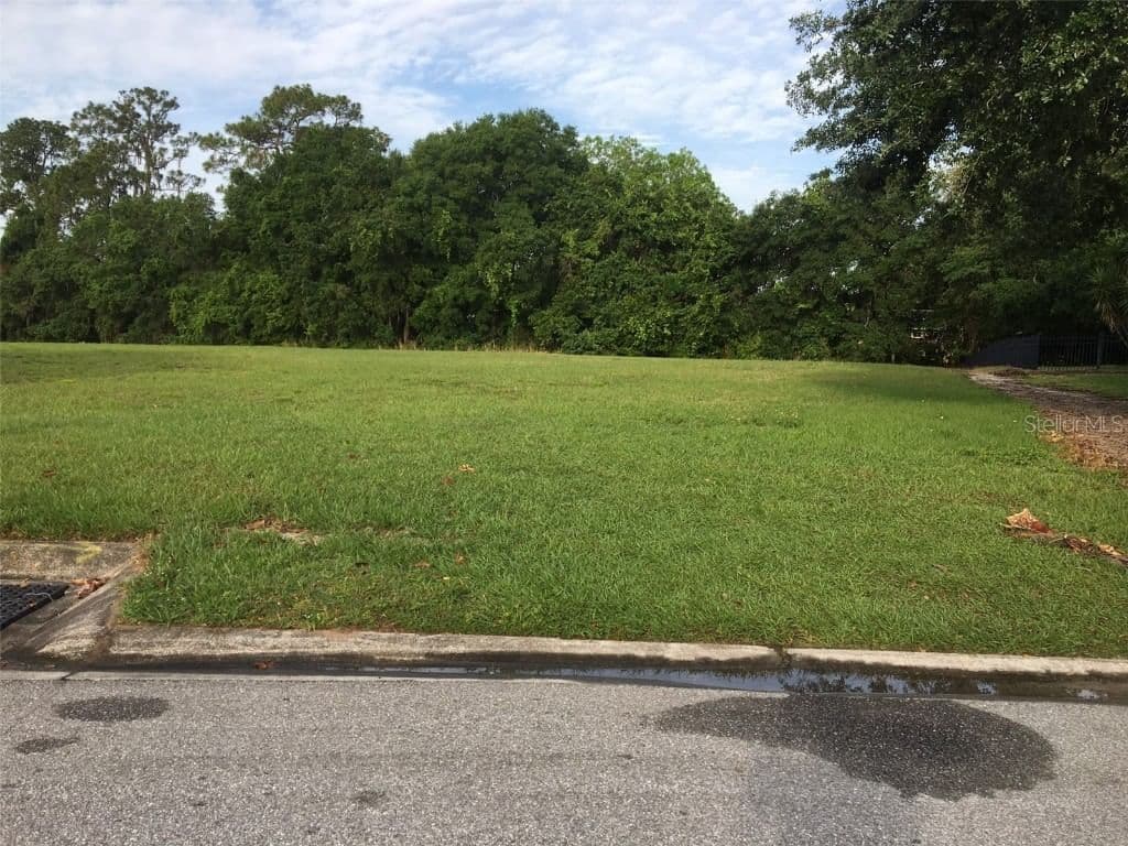 1810 WOODPOINTE
