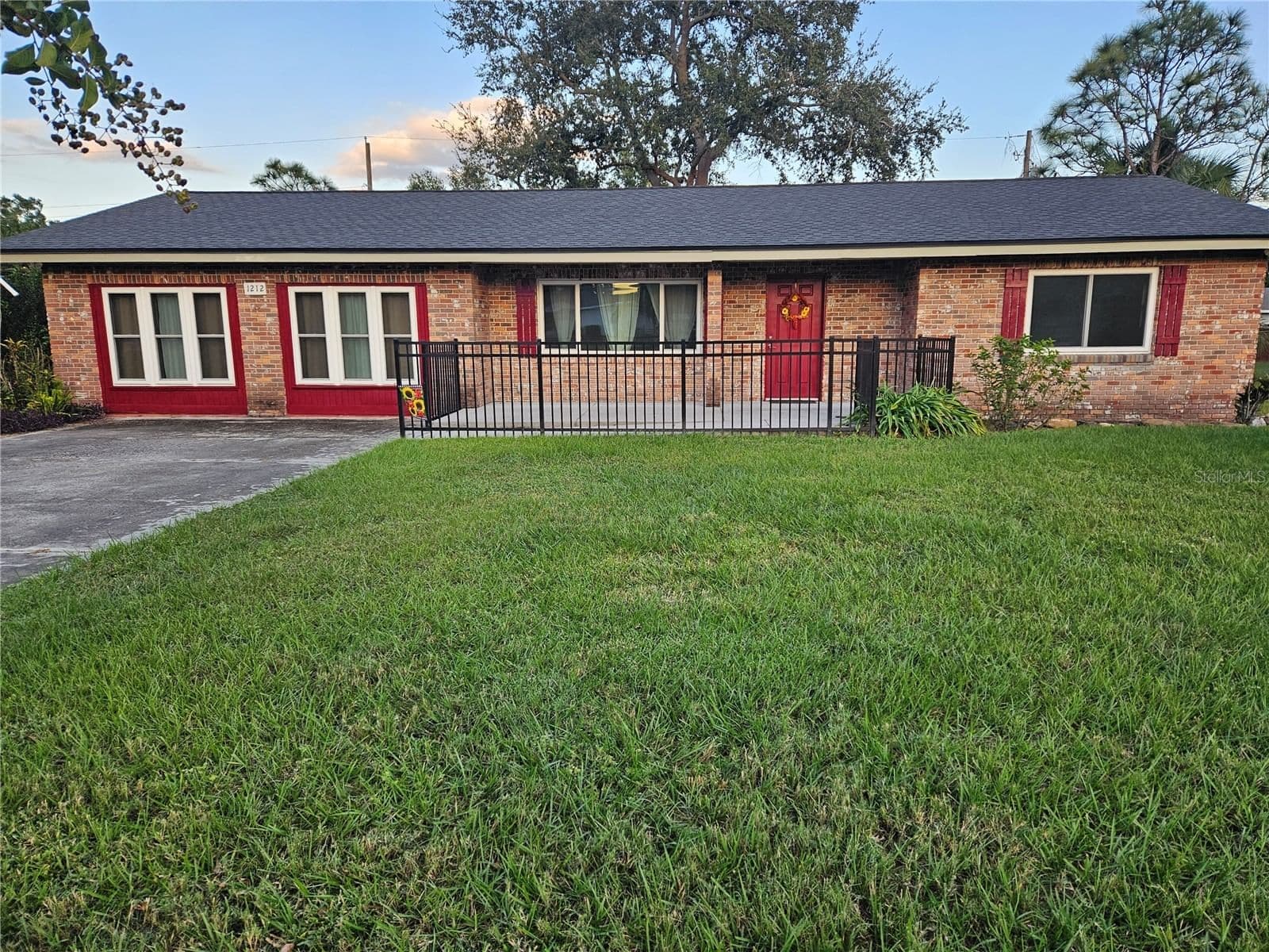 1212 BLAKE AVE