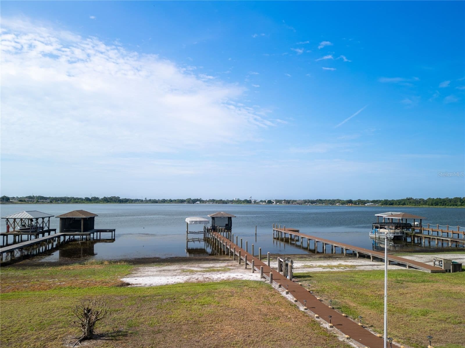 Photo 4 of 3971 ISLAND LAKES
