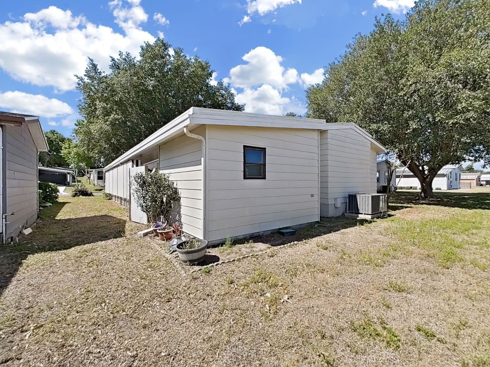 1688 FOXWAY DR