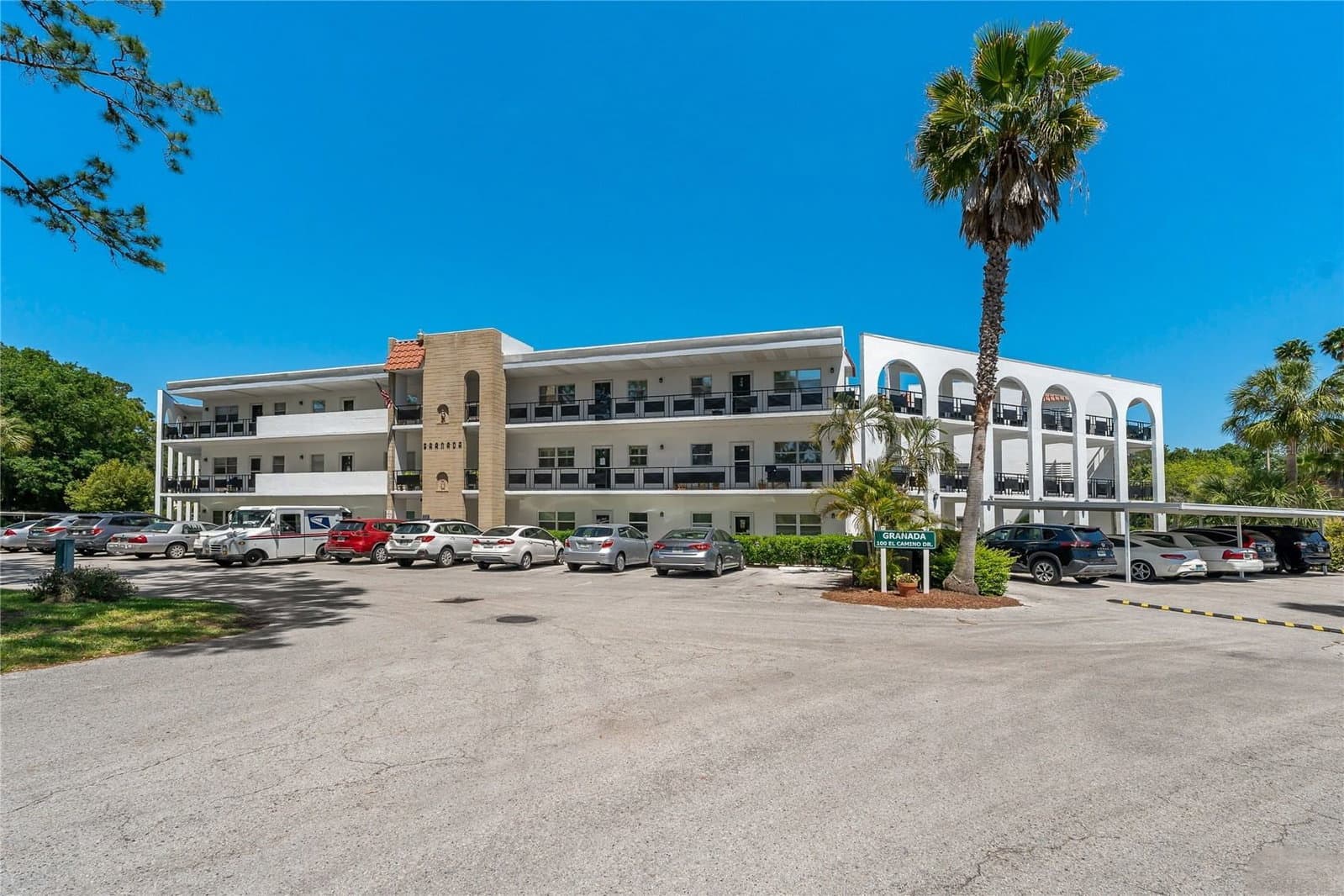 100 EL CAMINO DR