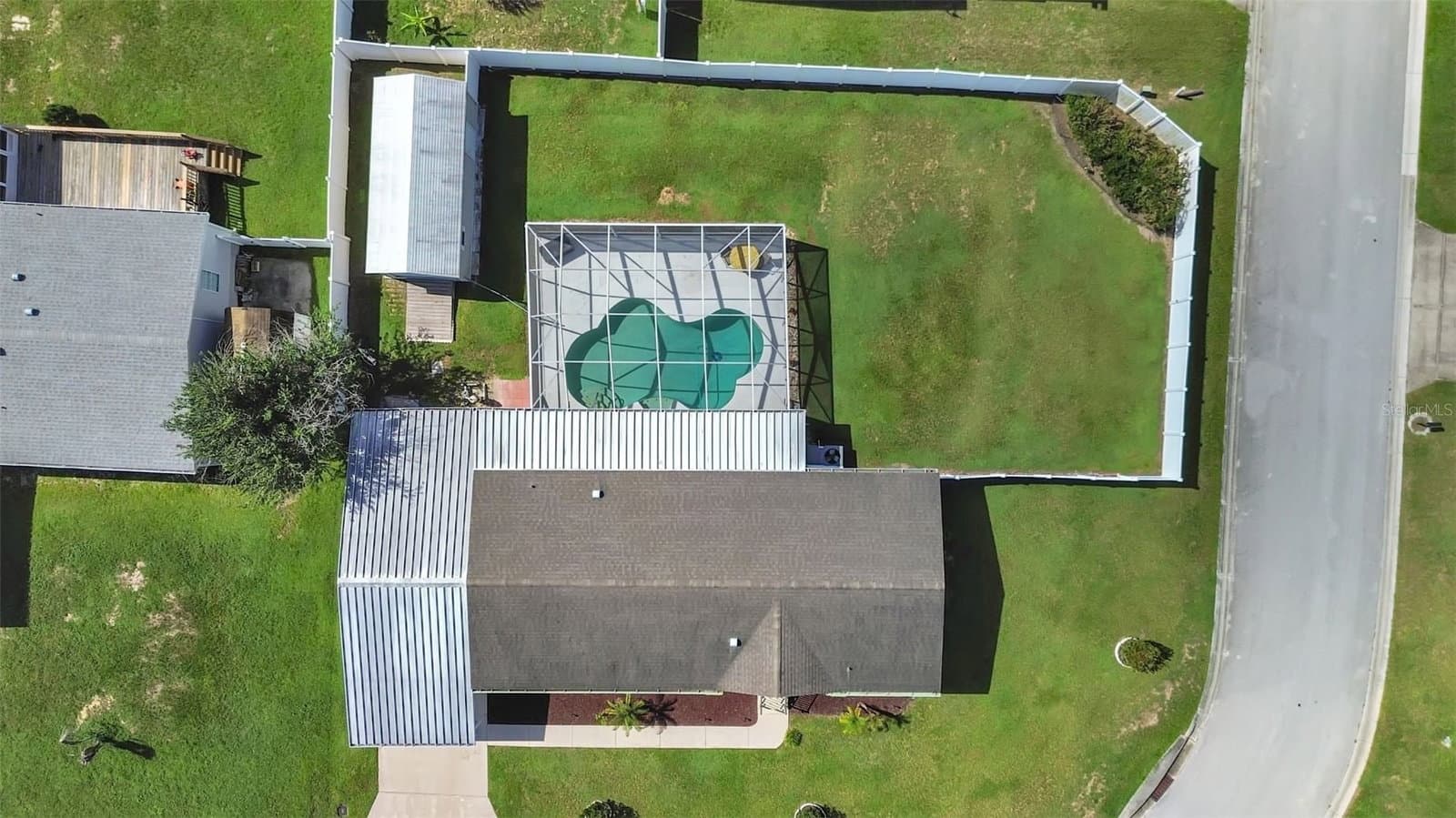 Photo 4 of 490 LINDSEY DR