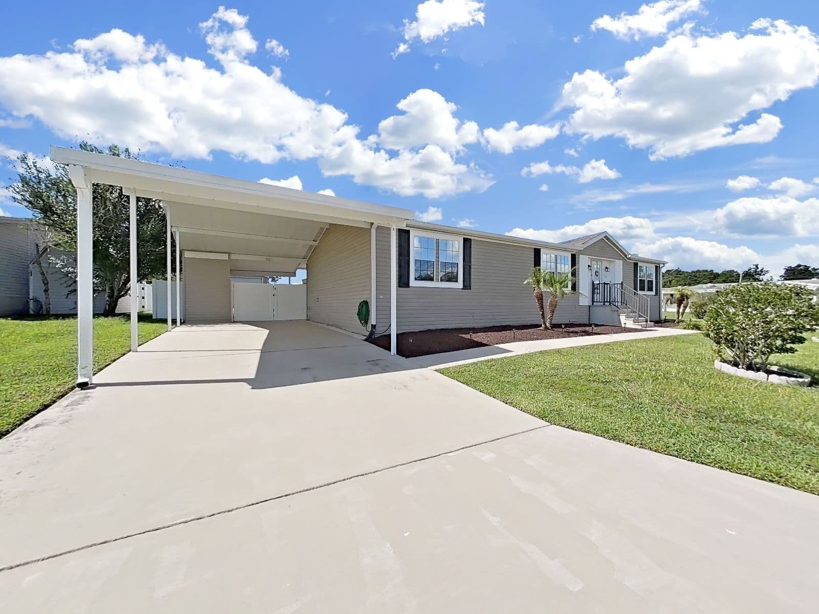 Photo 5 of 490 LINDSEY DR