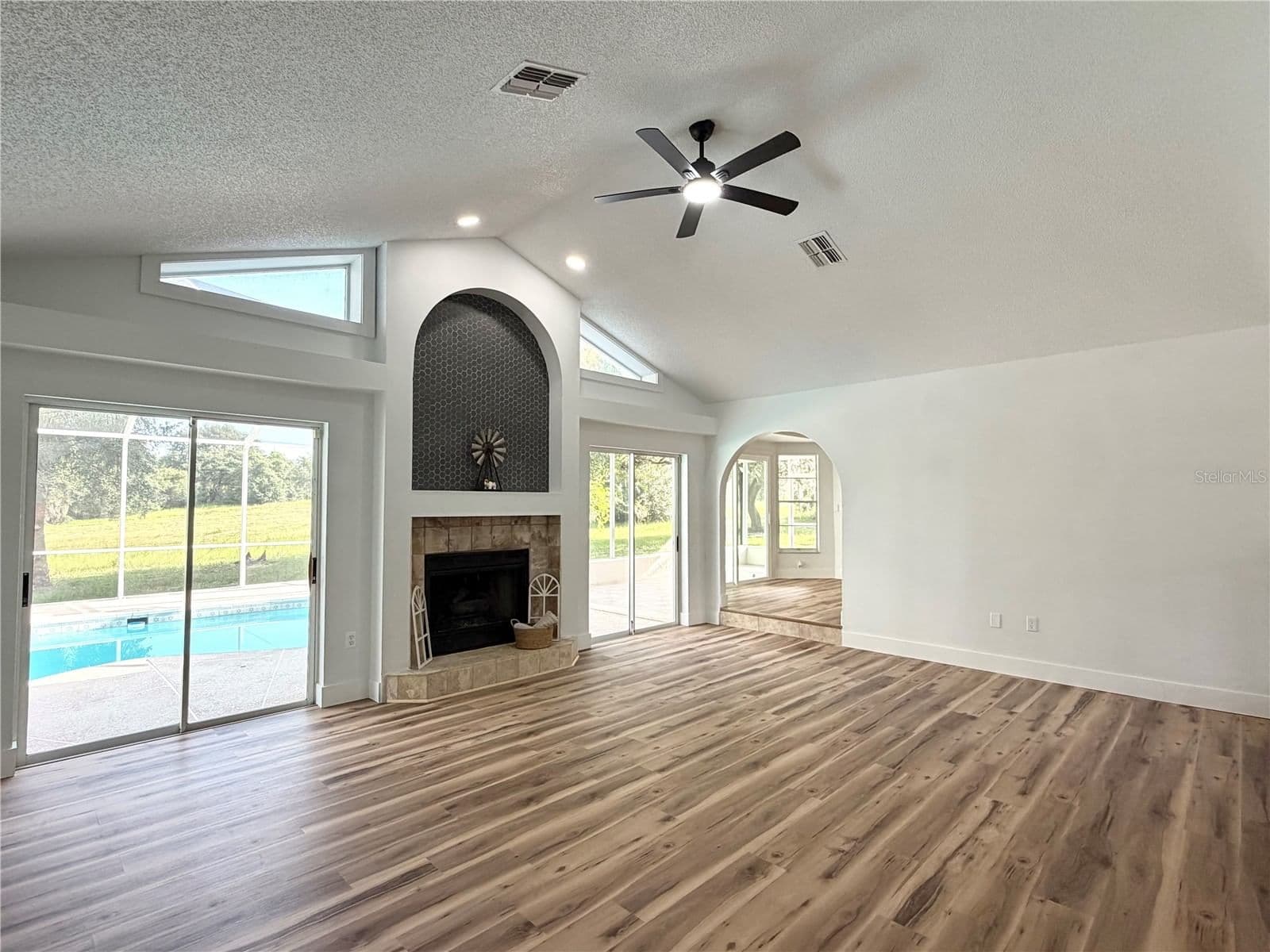 Photo 5 of 16590 46TH