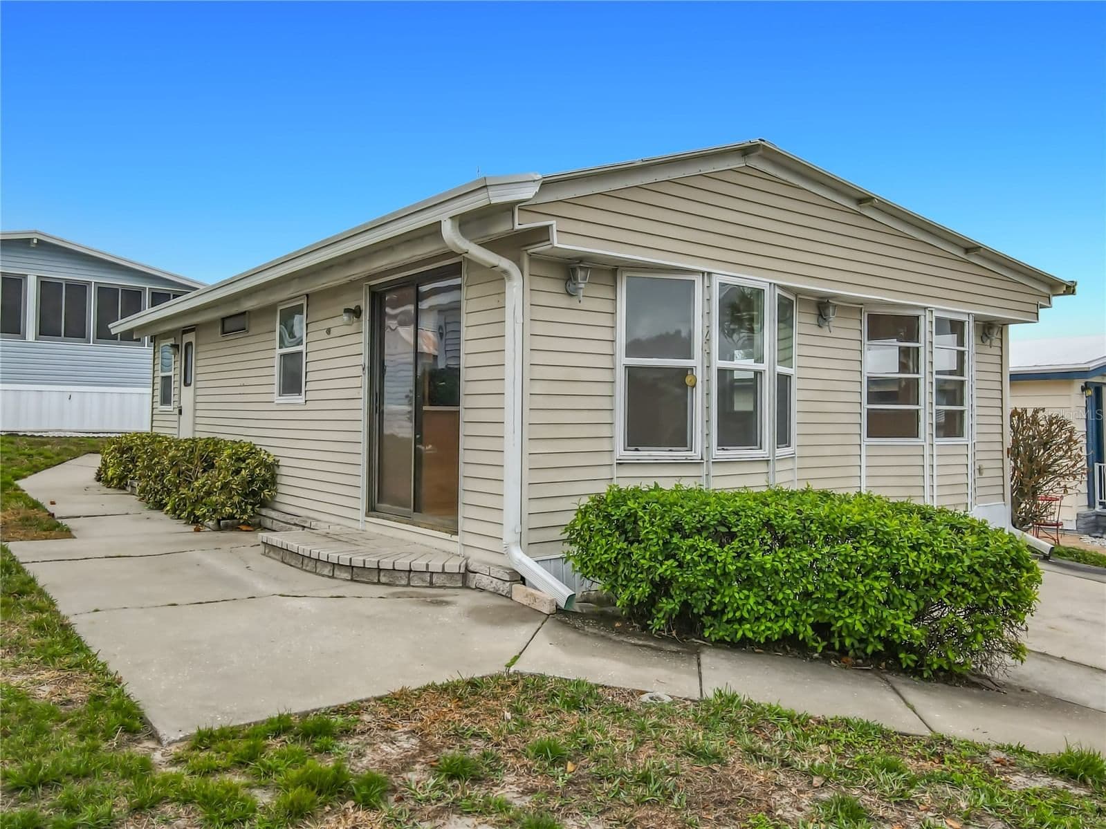 9705 LAKE BESS