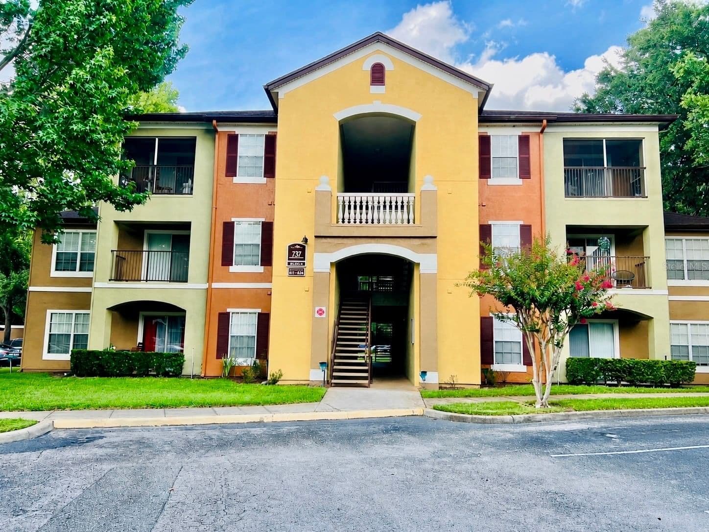 737 CREST PINES
