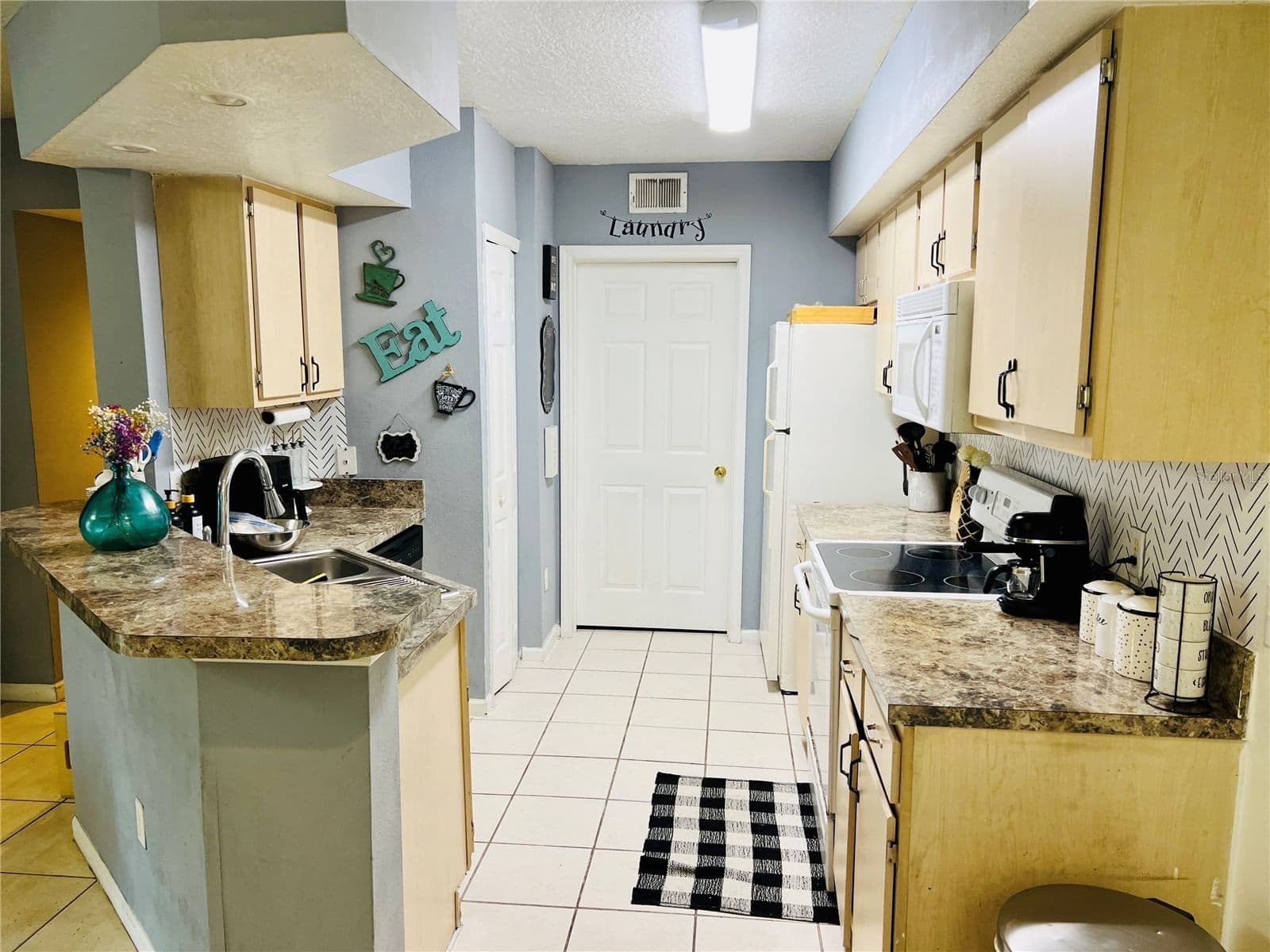 737 CREST PINES