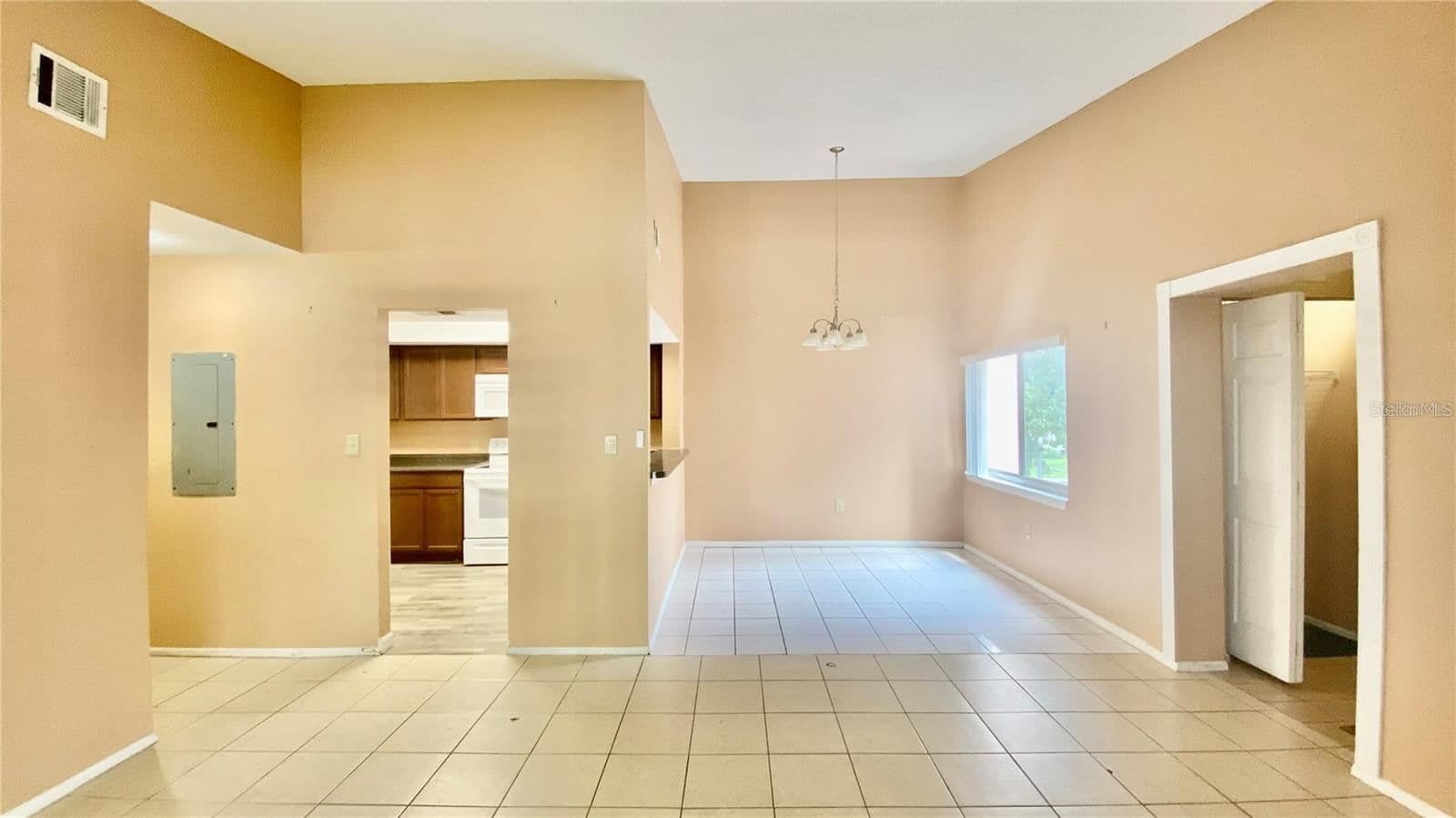 2528 CITRUS CLUB