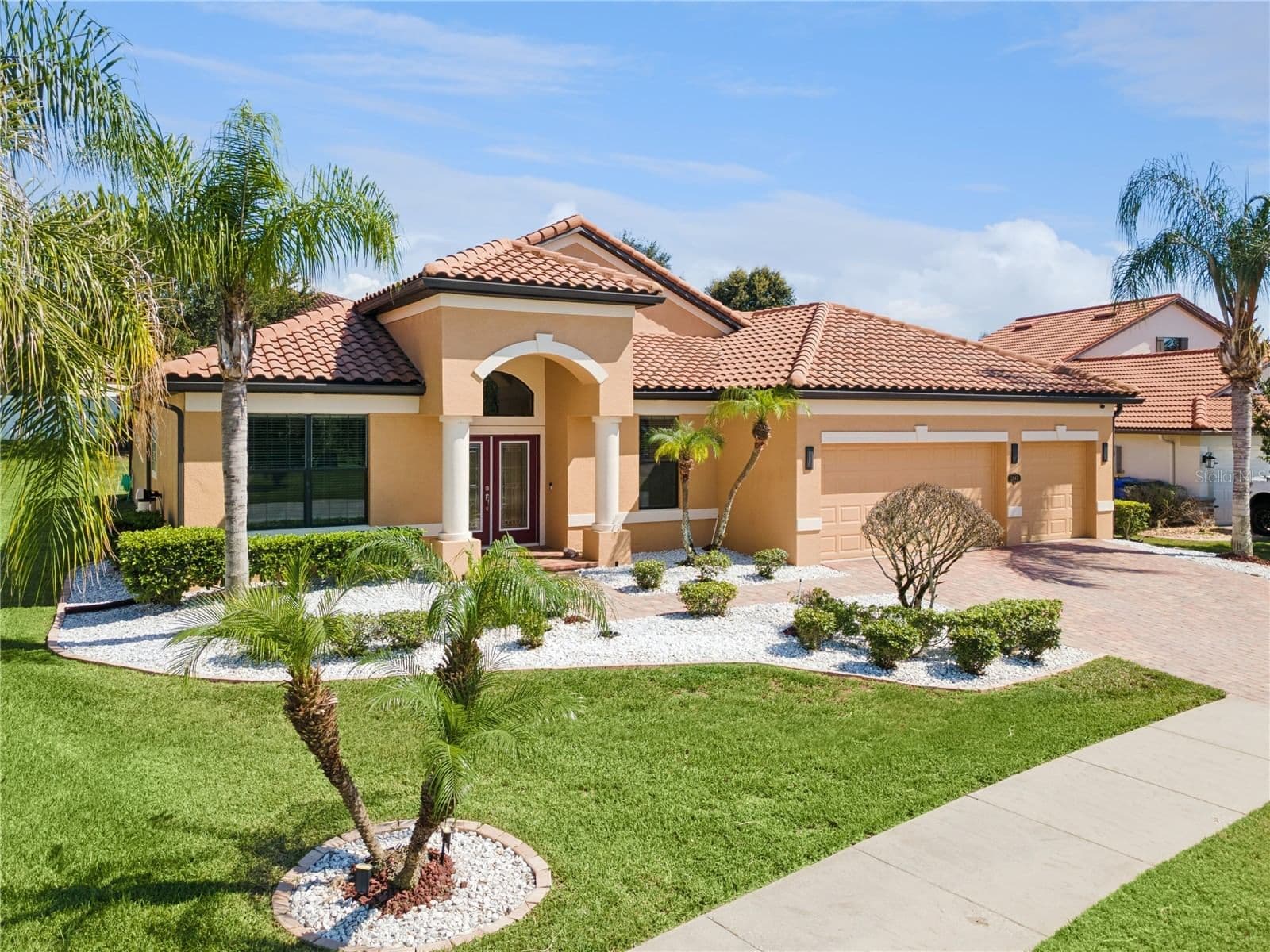 3943 SUNSET LAKE