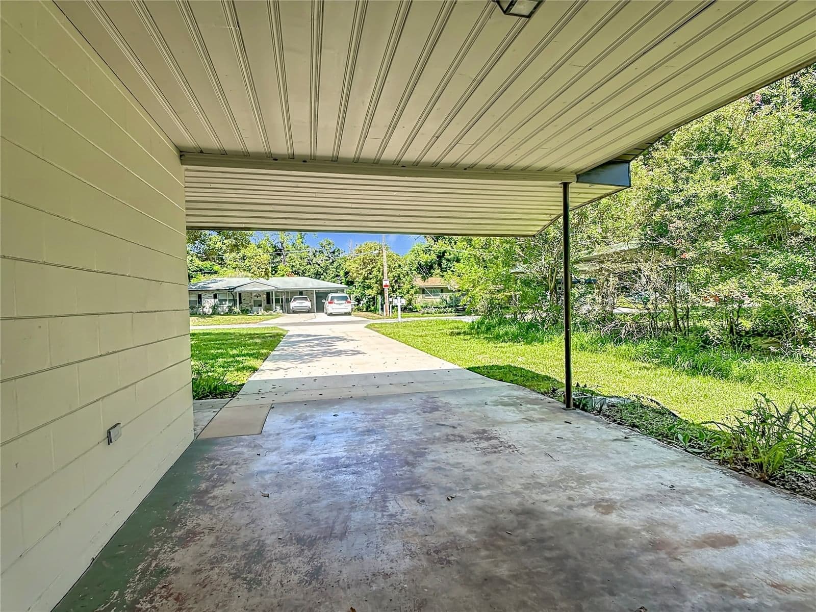 Photo 5 of 220 PINEHURST DR