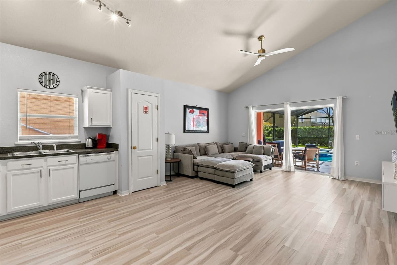Photo 4 of 17845 WOODCREST