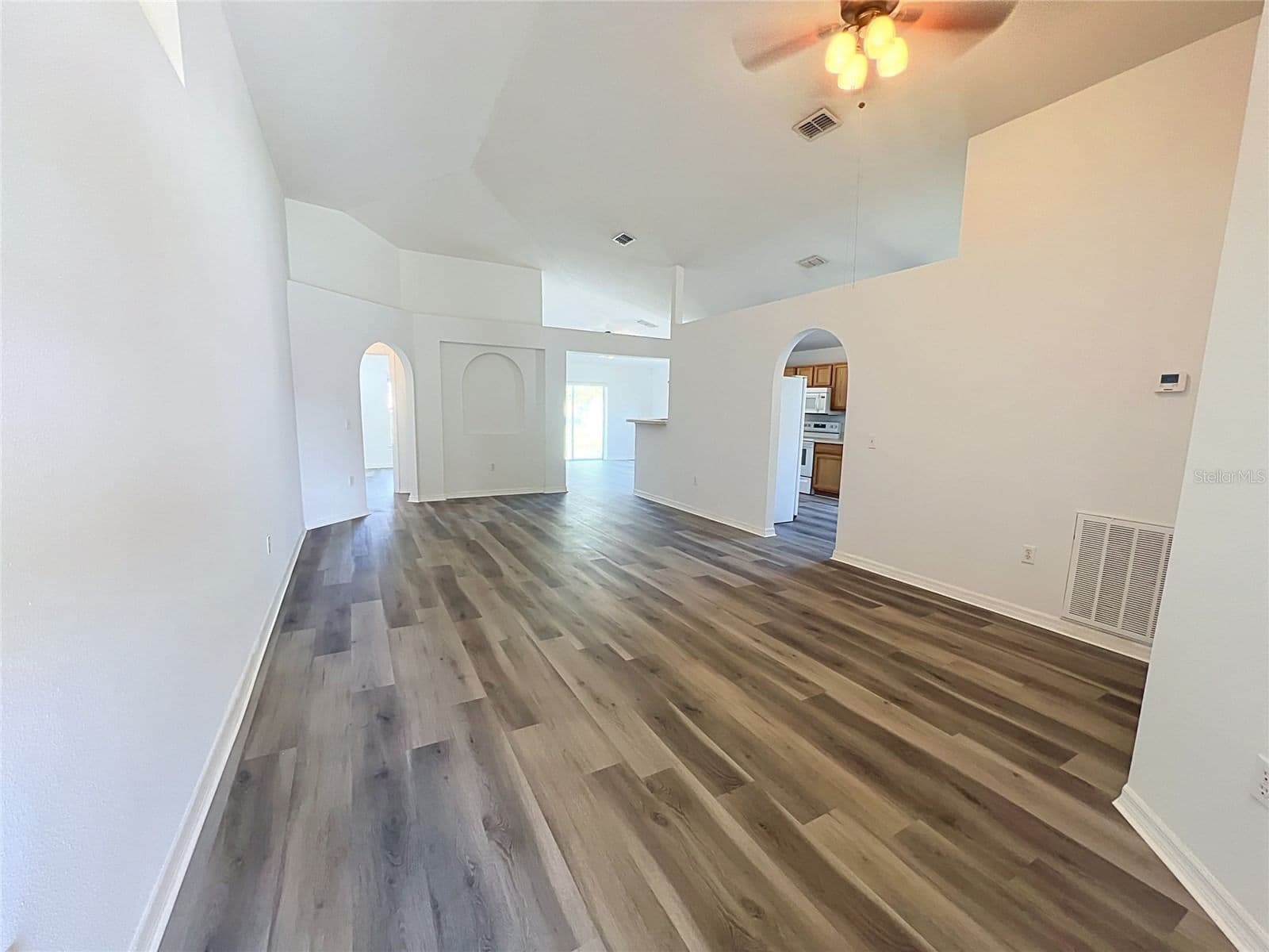 5641 ROYAL HILLS